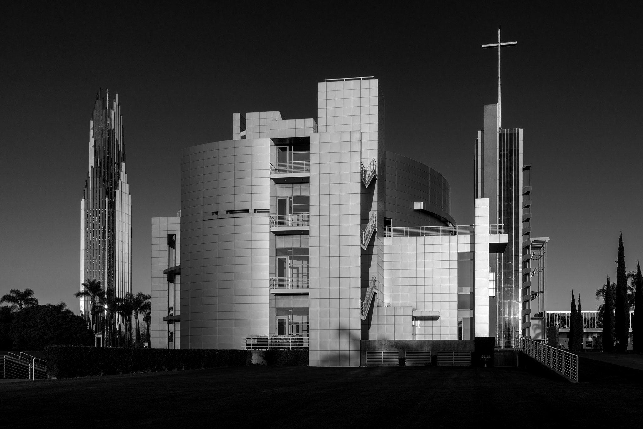 Tri-Elmar-M 1:4/28-35-50 ASPH. sample photo. Crystal cathedral... photography
