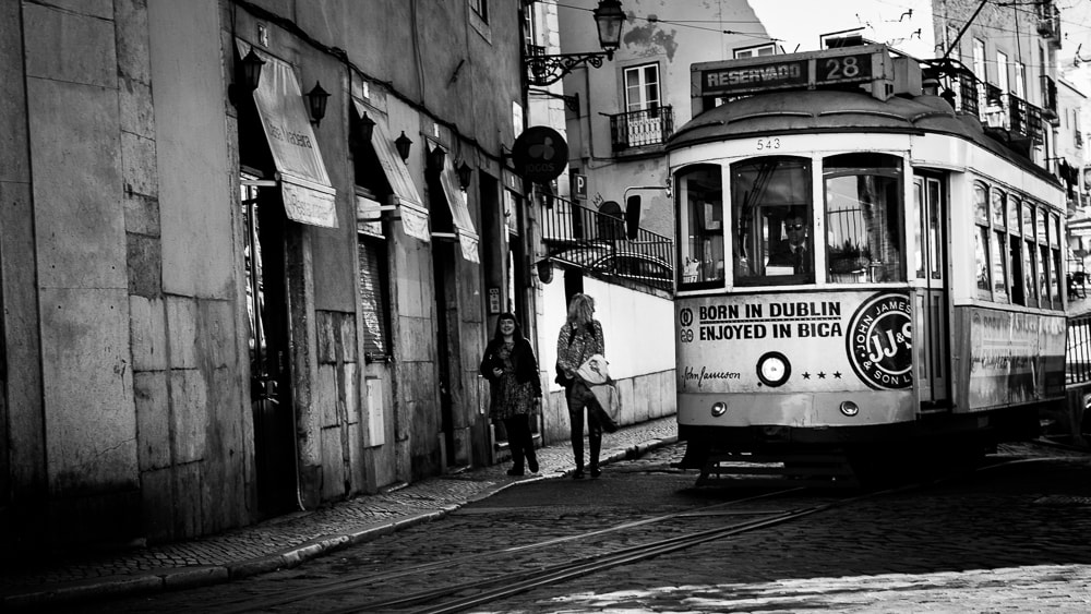 Nikon D7200 + Sigma 18-35mm F1.8 DC HSM Art sample photo. Streetlive lissabon photography