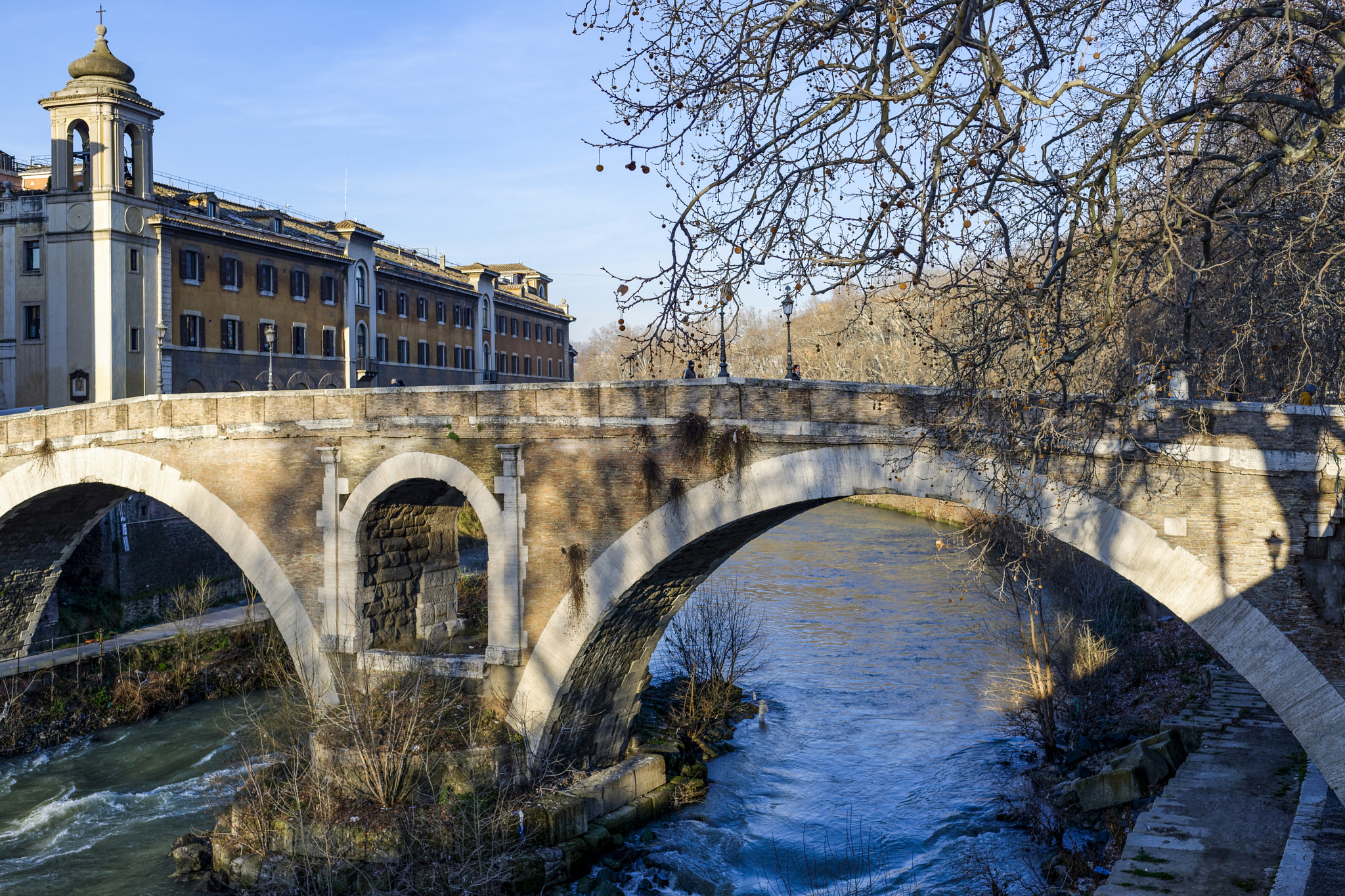 Nikon AF-S Nikkor 35mm F1.8G ED sample photo. Fabricius' bridge in rome photography