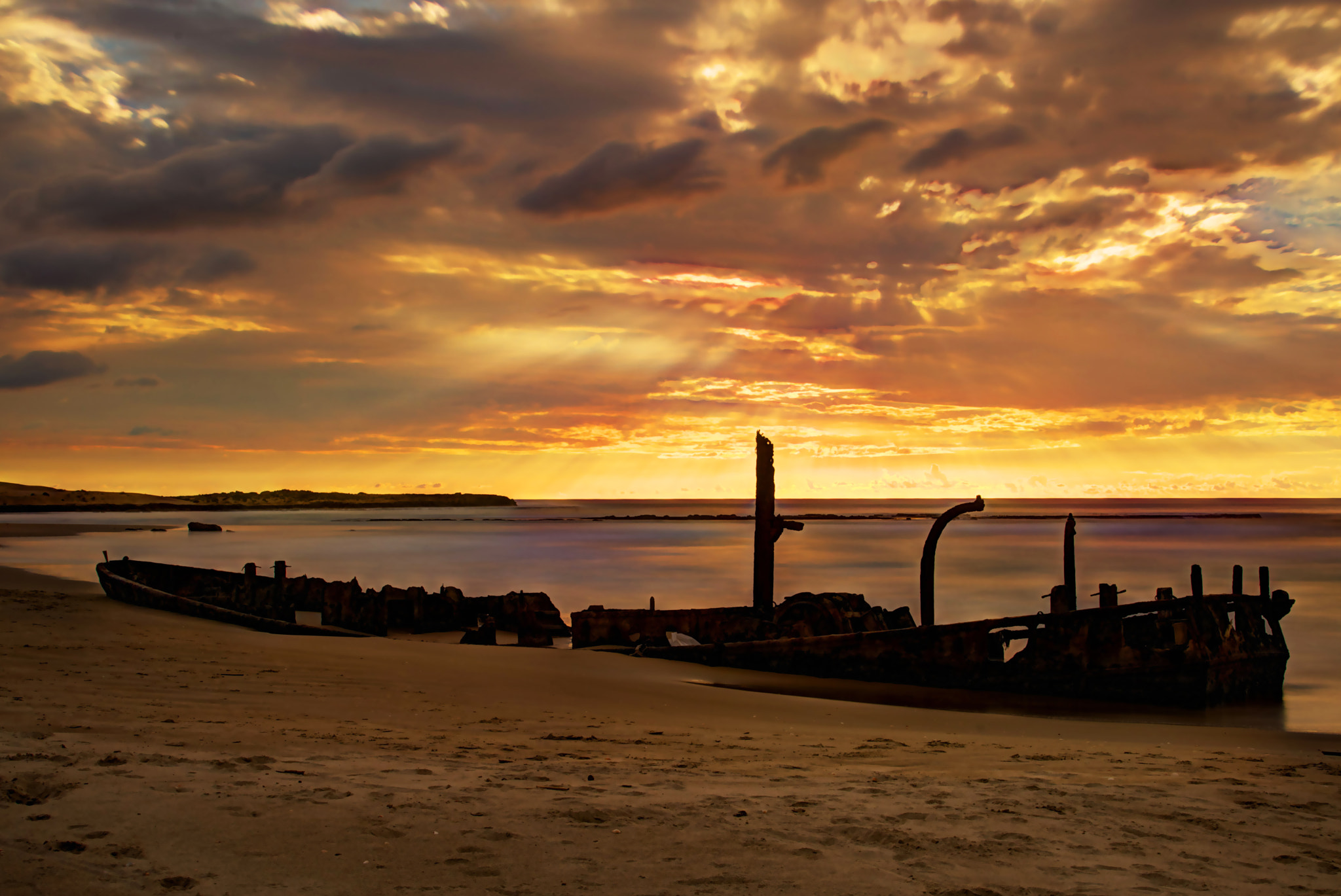 Nikon AF-S Nikkor 24-120mm F4G ED VR sample photo. Shipwreck at sunset photography