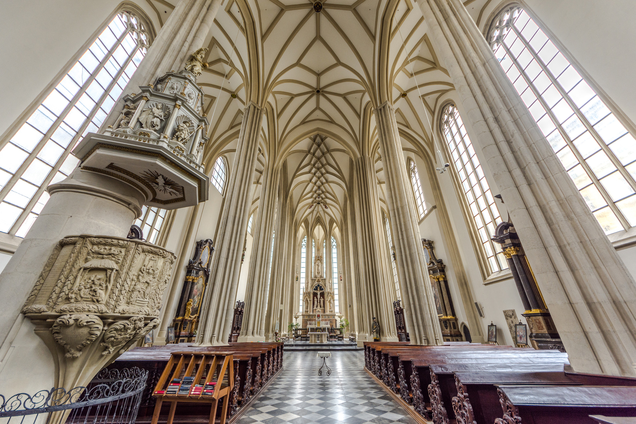 Sigma 8-16mm F4.5-5.6 DC HSM sample photo. Catherdral photography