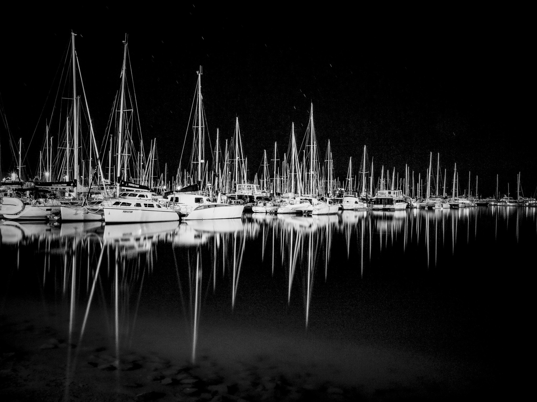 Sony Alpha NEX-7 + Sony E 18-200mm F3.5-6.3 OSS sample photo. Manly harbour on a still night photography