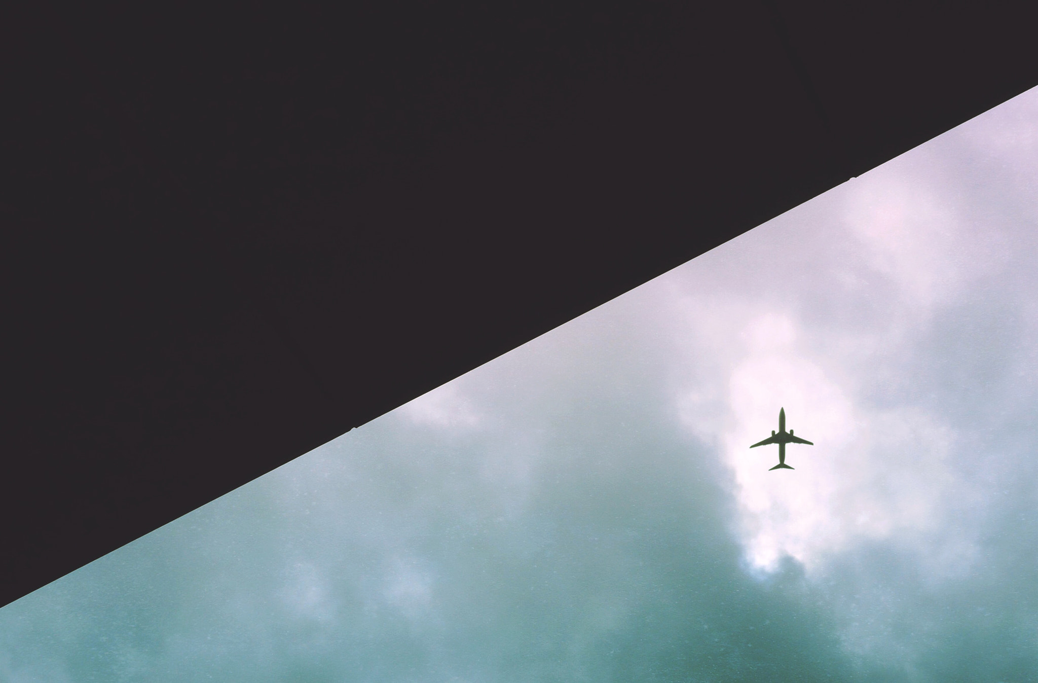 Panasonic Lumix DMC-GX8 + LEICA DG SUMMILUX 15/F1.7 sample photo. The plane flew over the sky above, pictures taken under the eaves. photography