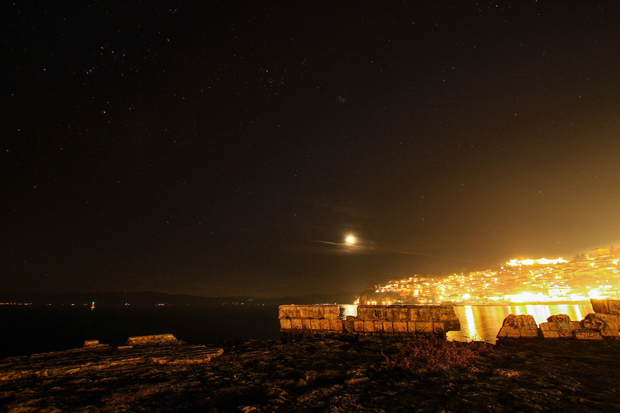 Canon EOS 600D (Rebel EOS T3i / EOS Kiss X5) + Sigma 10-20mm F3.5 EX DC HSM sample photo. Night-ohrid/macedonia photography