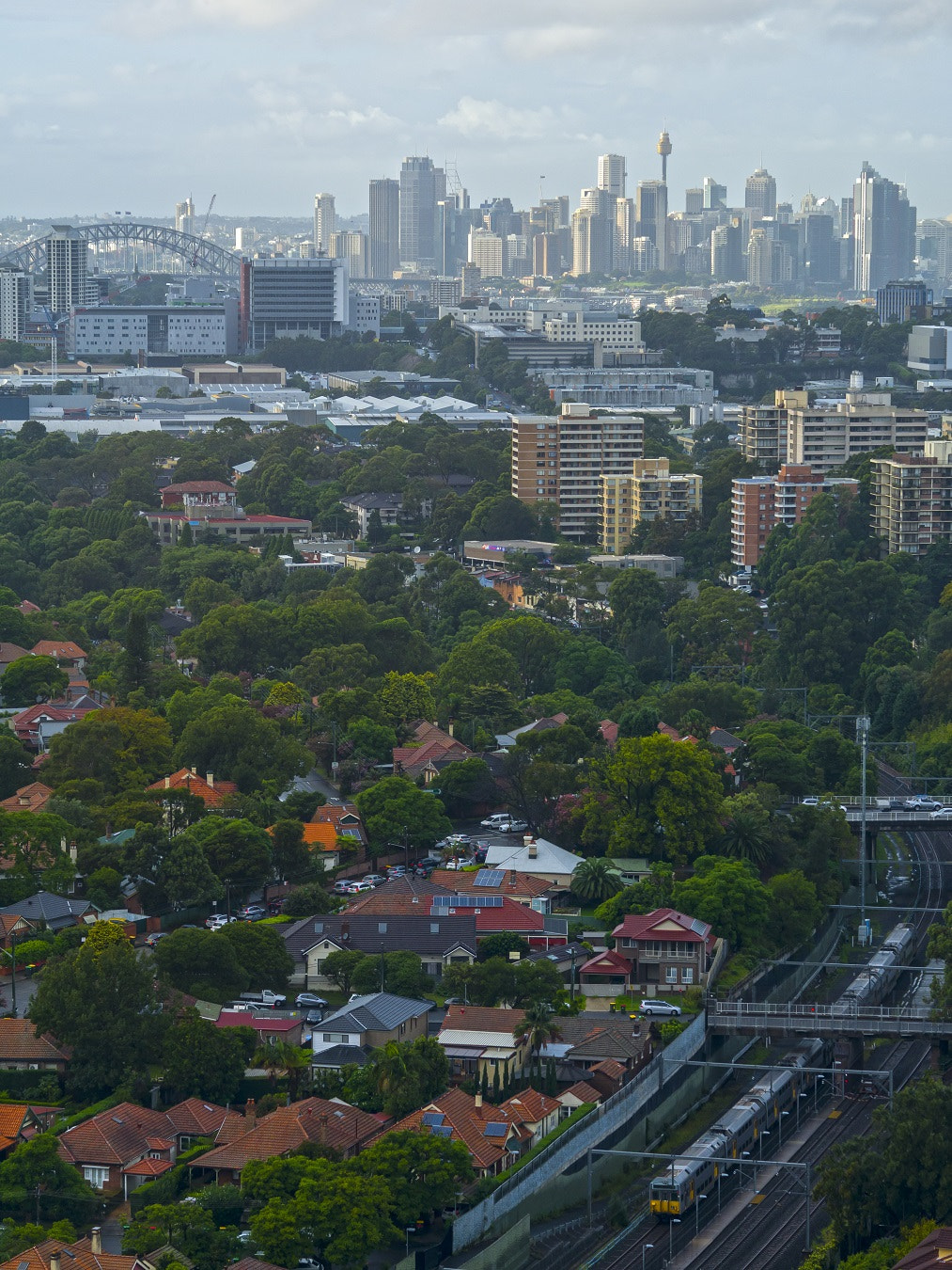 Panasonic Lumix DMC-GX7 + Sigma 60mm F2.8 DN Art sample photo. Portrait of a city photography