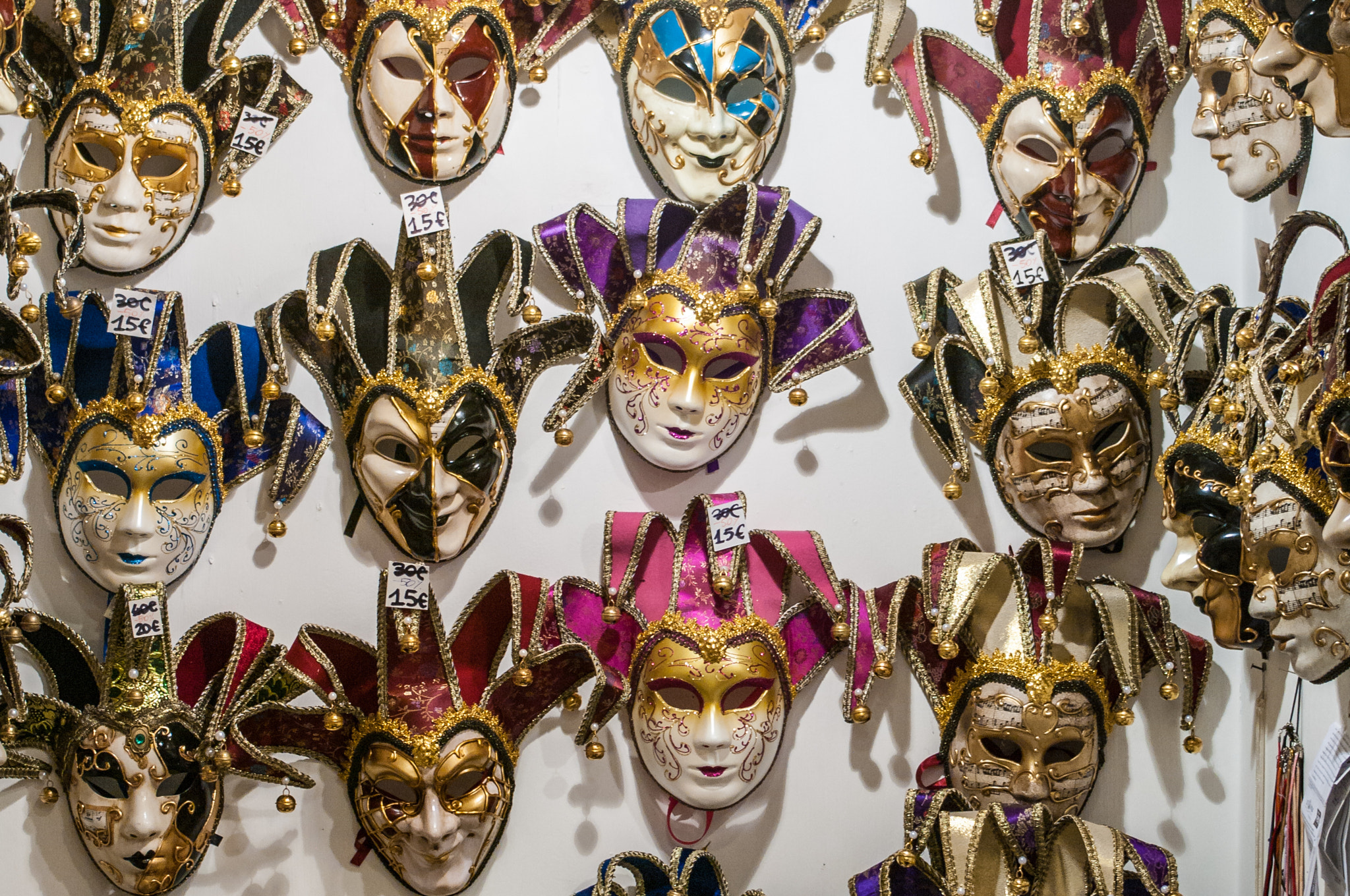 Pentax smc DA 18-55mm F3.5-5.6 ED AL II (IF) sample photo. Venice masks photography