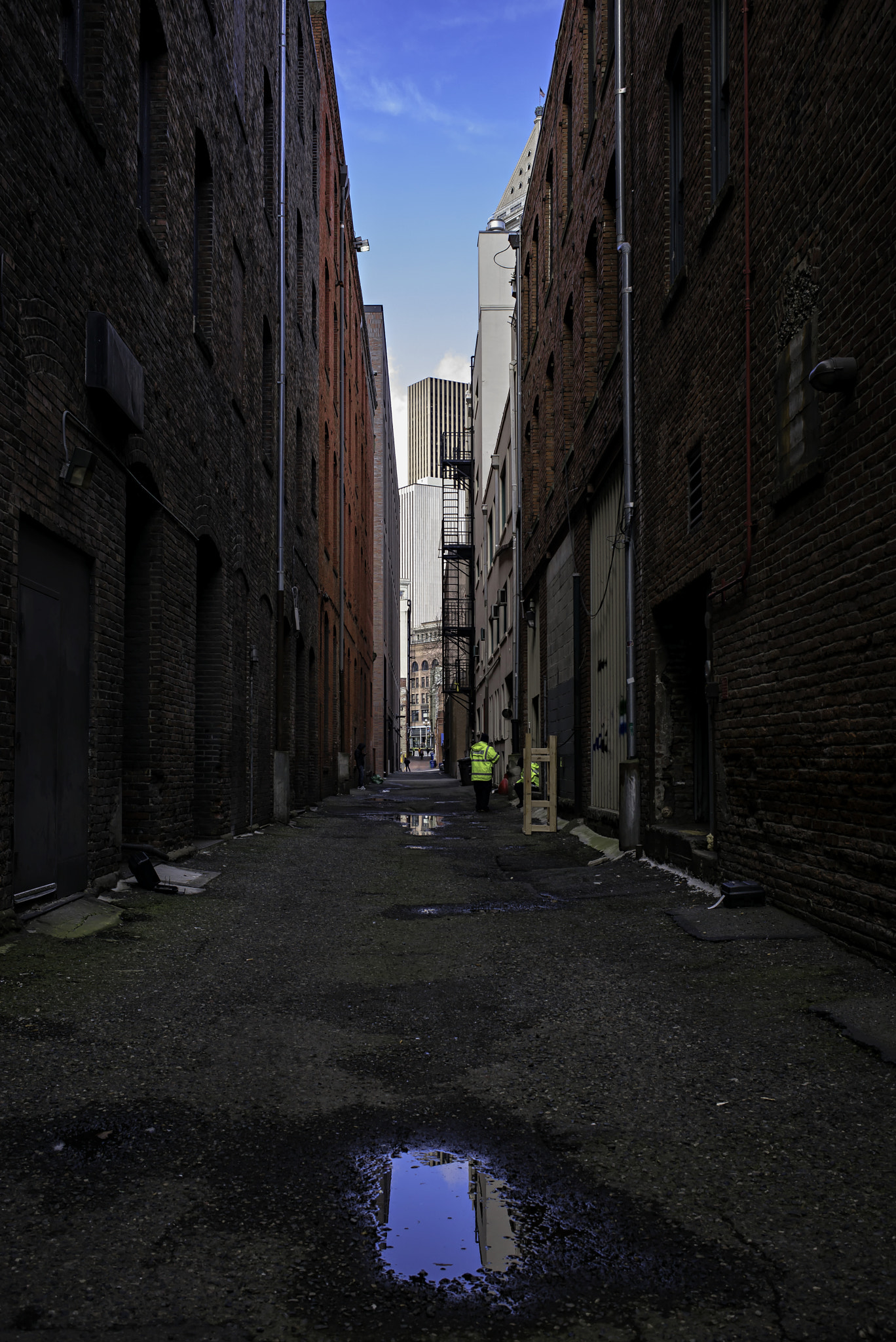 Leica Summilux-M 35mm F1.4 ASPH sample photo. Alley seattle photography