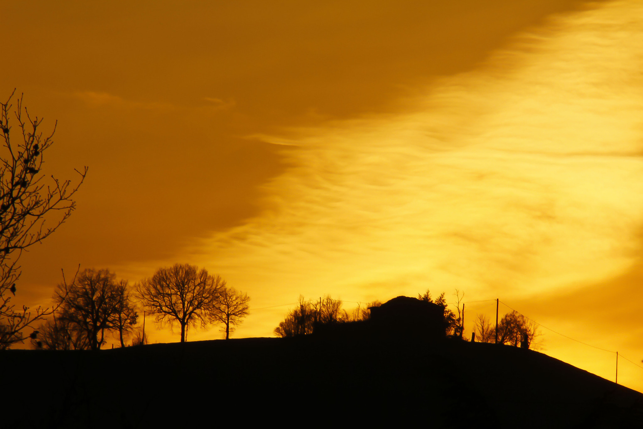 Canon EOS 7D + Canon EF 300mm f/4L + 1.4x sample photo. Sunset in the hills photography