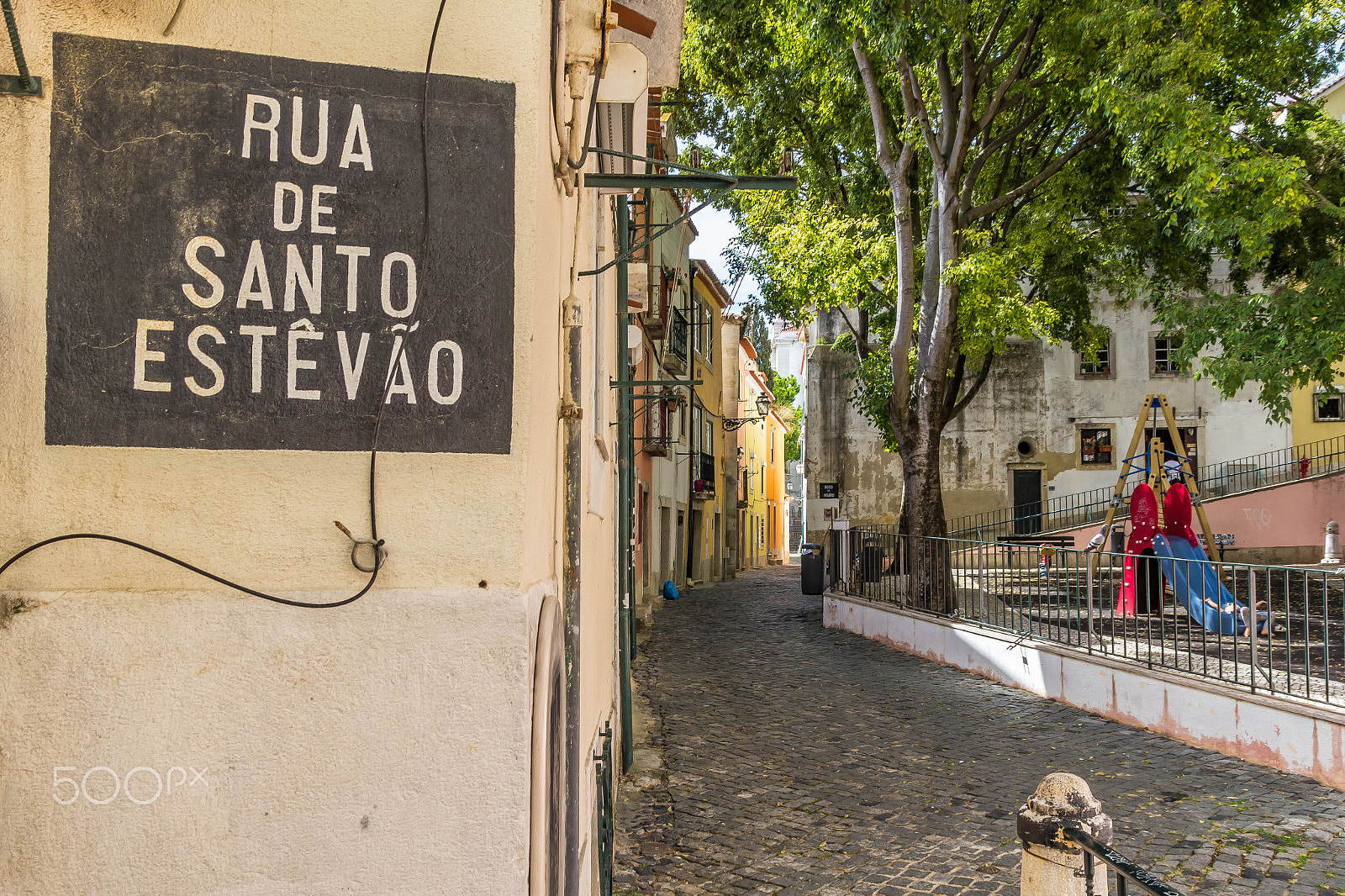Canon EOS 60D sample photo. Alfama...lisboa photography