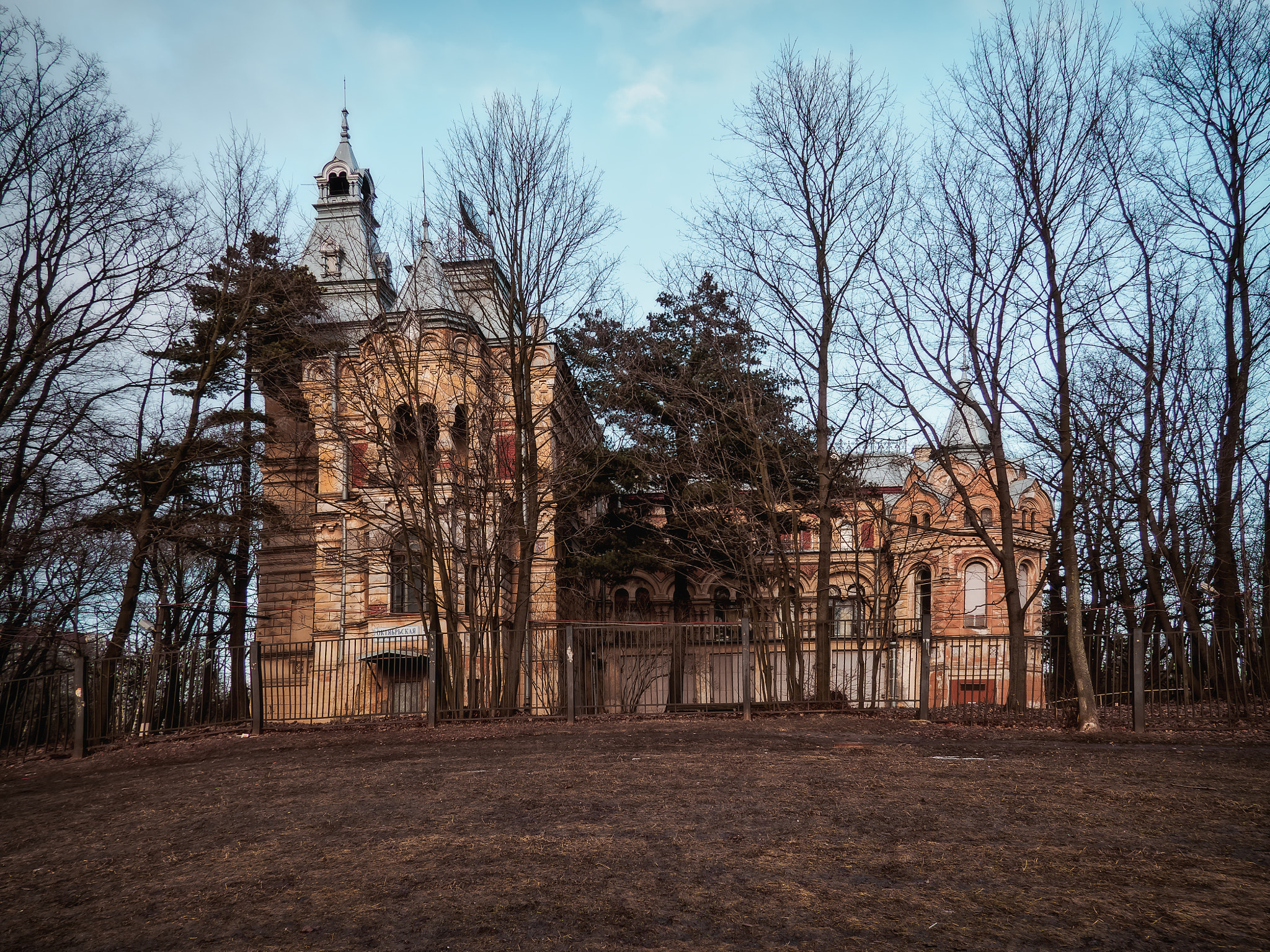 Olympus OM-D E-M5 II sample photo. General villa photography