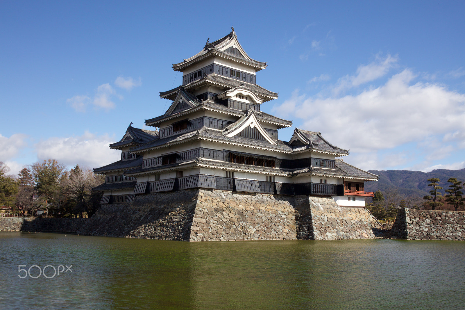 Canon EF 24-70mm F4L IS USM sample photo. Matsumoto castle photography