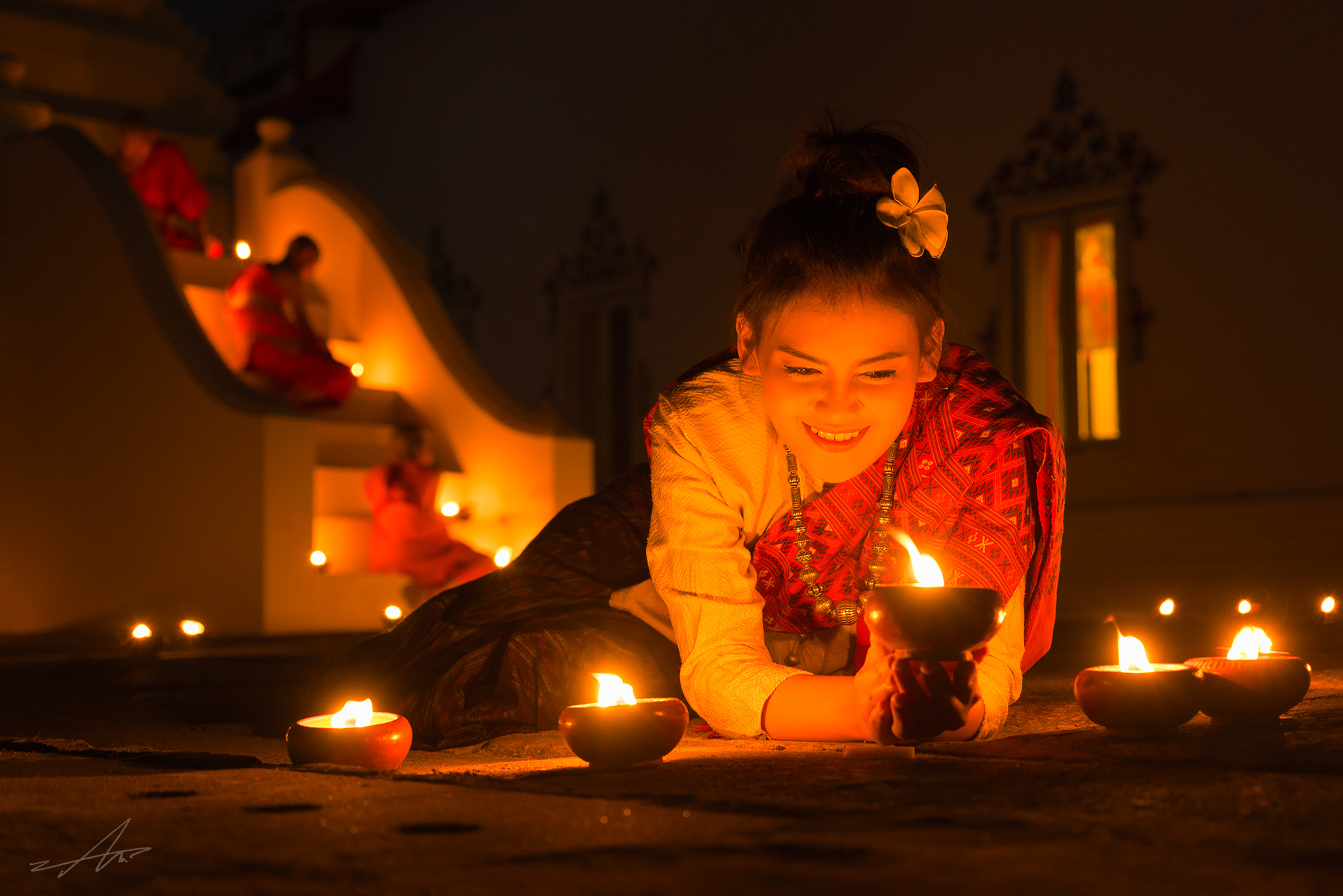 Sony a7R + Sony Vario Tessar T* FE 24-70mm F4 ZA OSS sample photo. Worship the buddha image/statue,candles light. photography