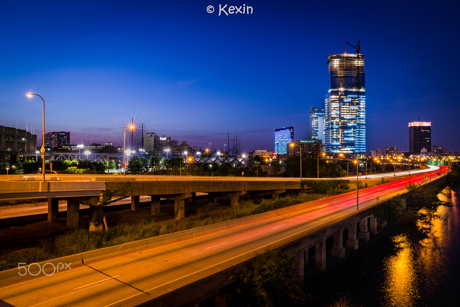 Pentax K-1 + HD Pentax D FA 24-70mm F2.8 ED SDM WR sample photo. Shot on fron south street, philadelphia photography