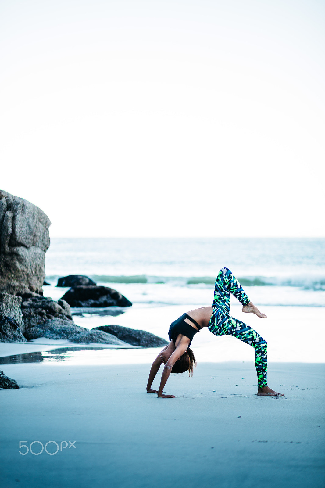 Canon EOS 5DS + Canon EF 85mm F1.8 USM sample photo. Young women doing yoga on beach photography