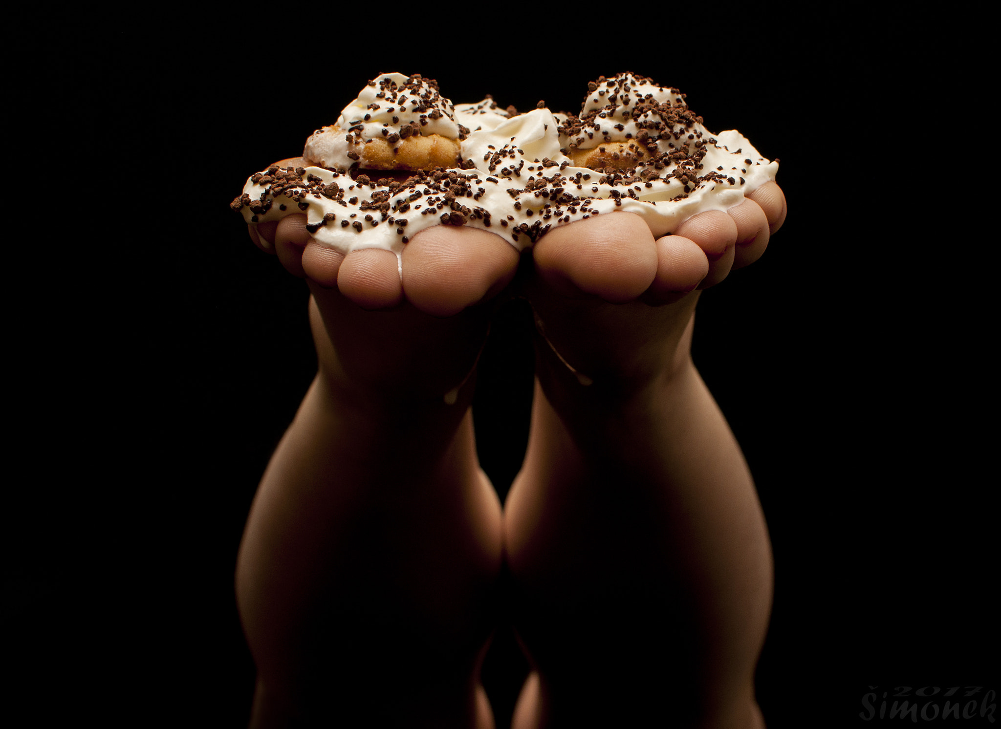 Nikon D300 + Nikon AF-S DX Nikkor 35mm F1.8G sample photo. Sweet feet photography