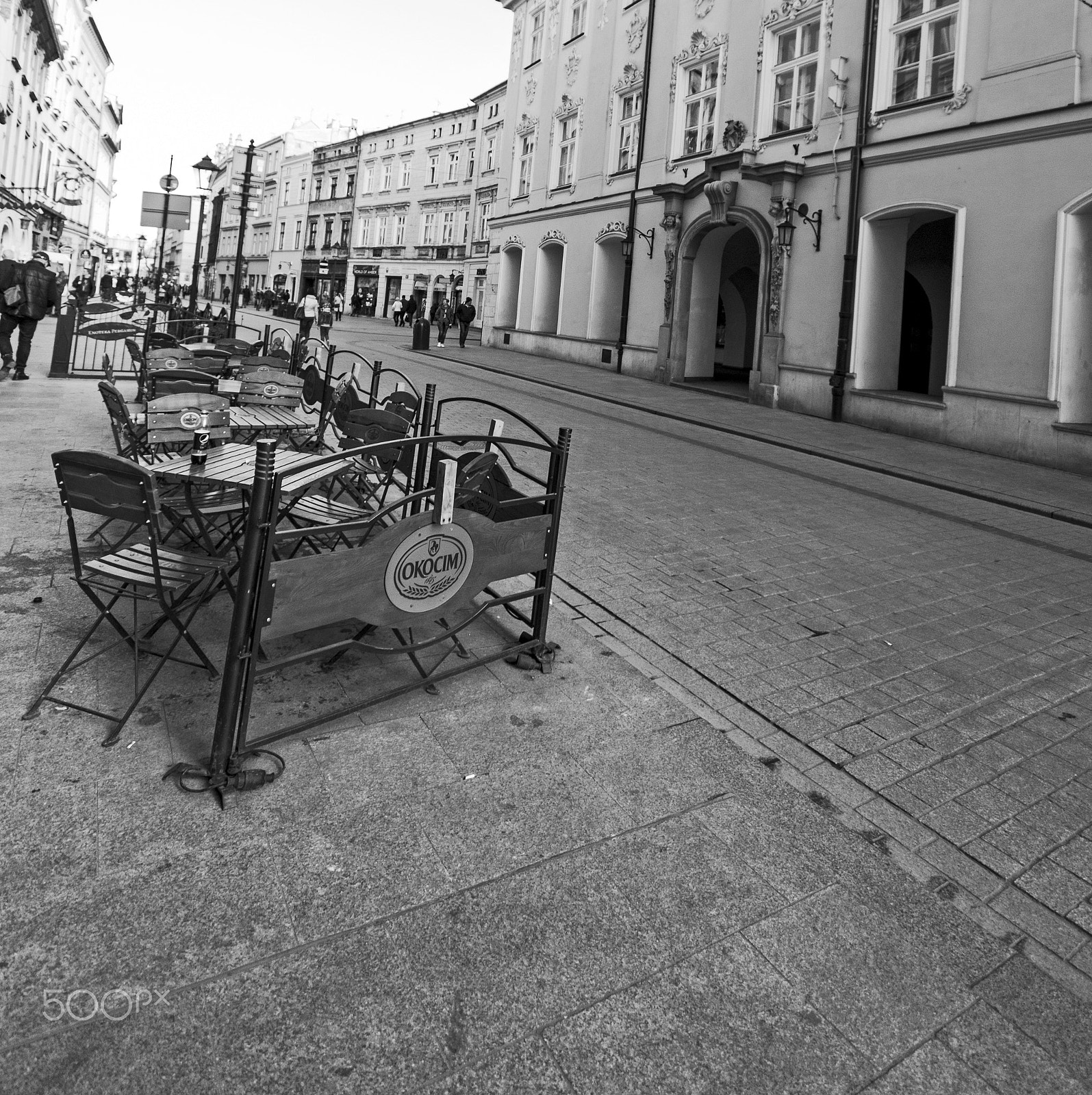 Sigma 10-20mm F4-5.6 EX DC HSM sample photo. Cafe by the street photography