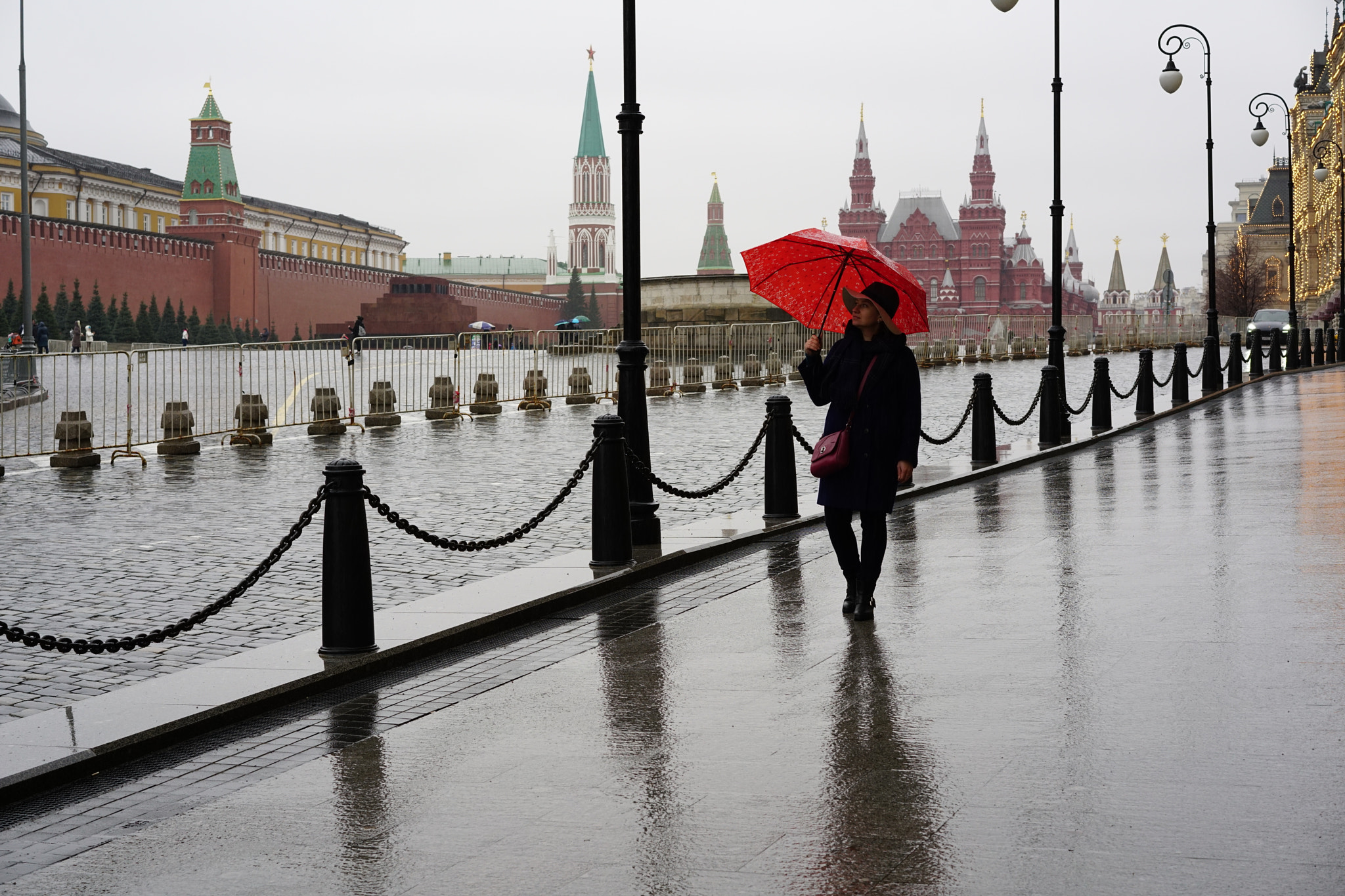 Sony a7R II + Sony Sonnar T* FE 55mm F1.8 ZA sample photo. Spring rain in moscow photography