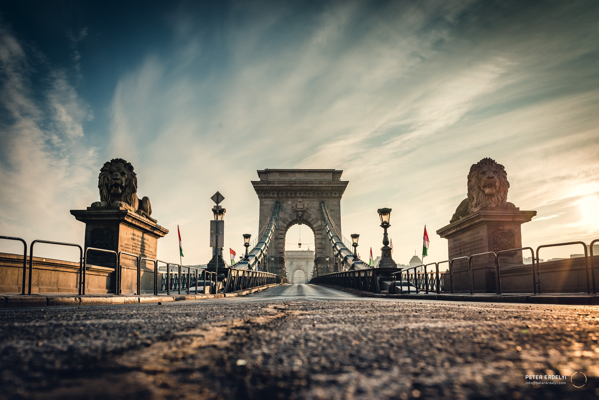 Nikon D610 + Sigma 35mm F1.4 DG HSM Art sample photo. Chain bridge, budapest photography