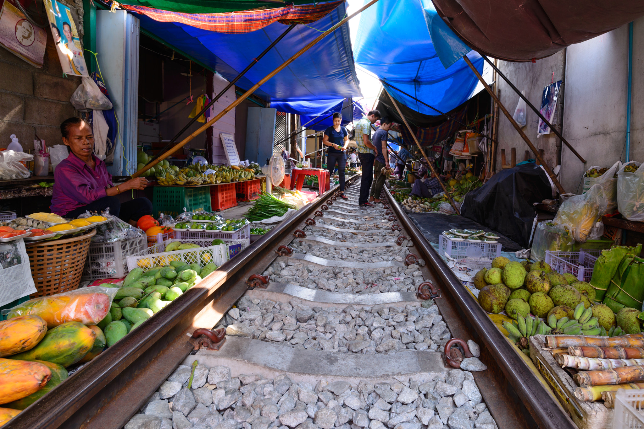Nikon AF-S Nikkor 18-35mm F3.5-4.5G ED sample photo. Samut songkhram, thailand - 2016 may 08: mae klong market placed photography