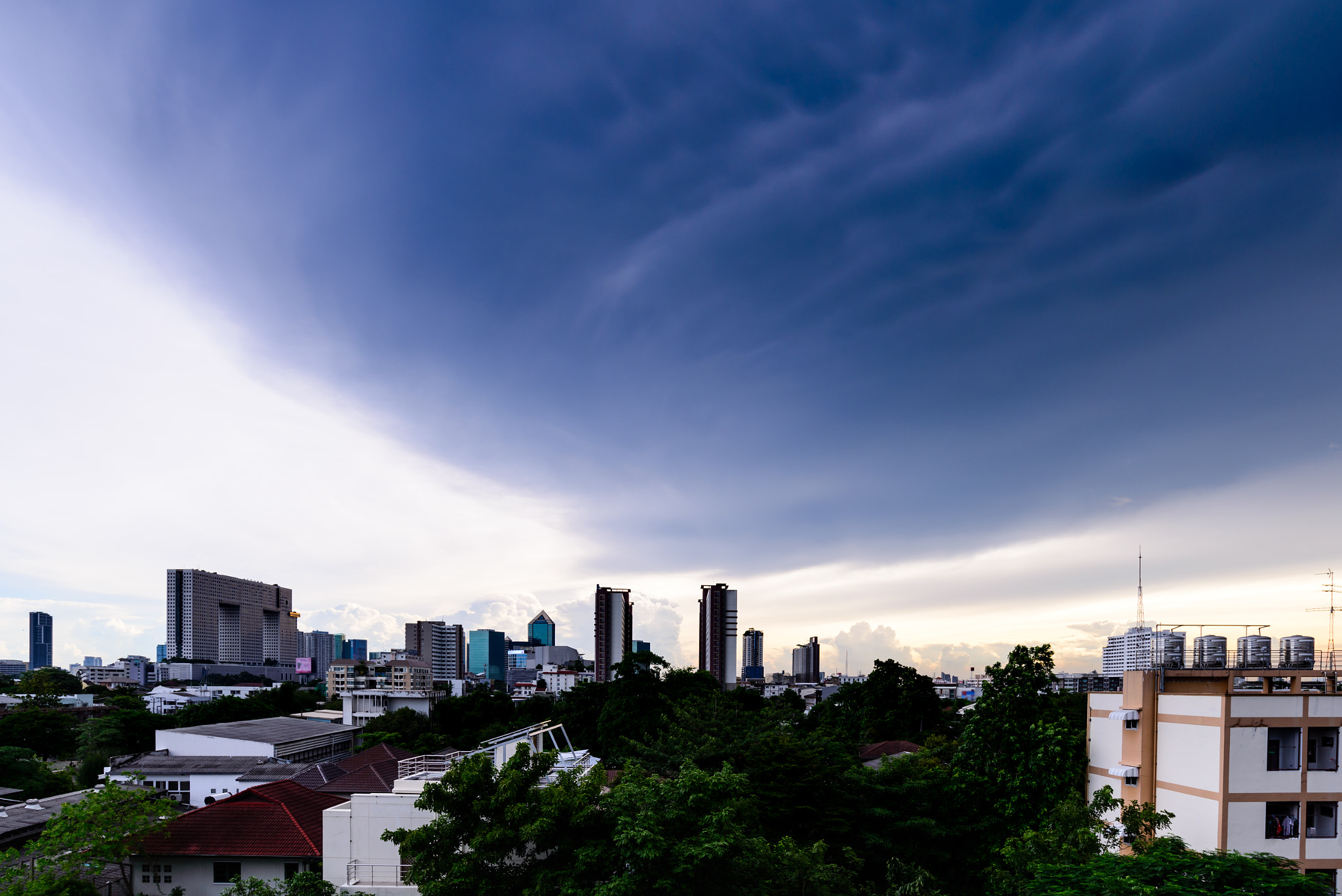 Nikon AF-S Nikkor 18-35mm F3.5-4.5G ED sample photo. Dramatic storm cloudy in city. photography