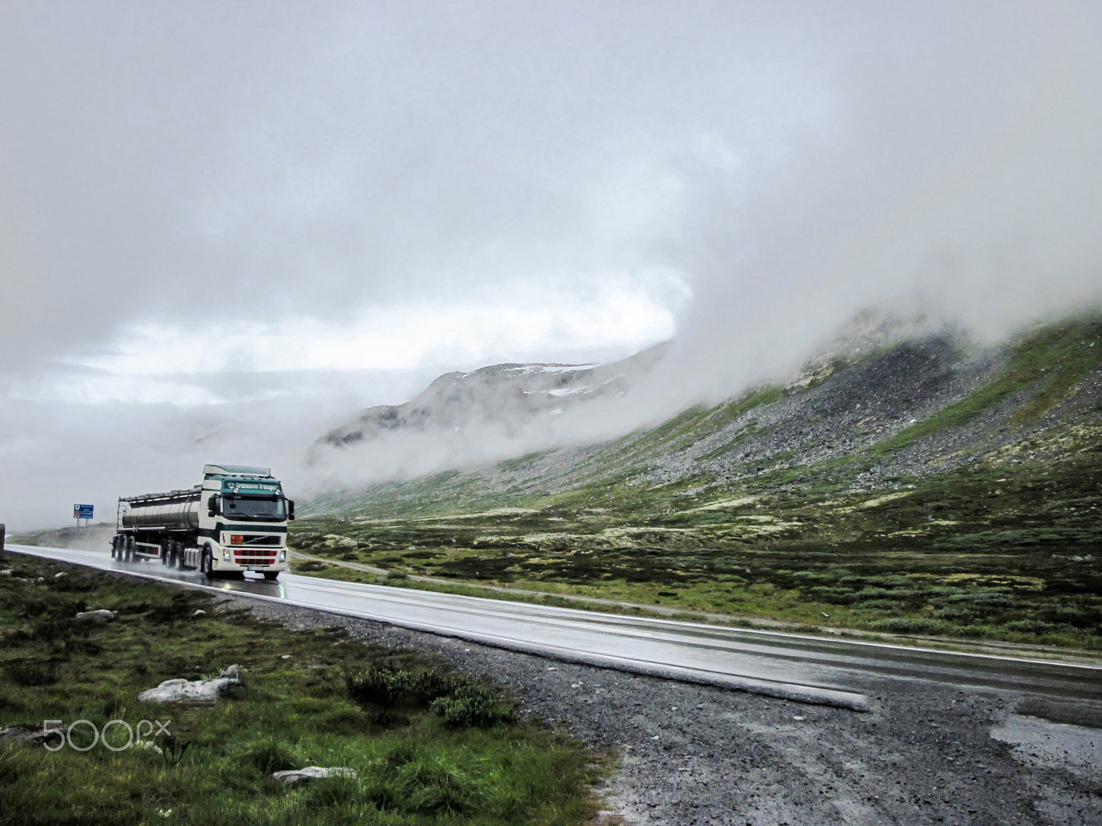 Canon PowerShot A2100 IS sample photo. Road in the fog.norway photography