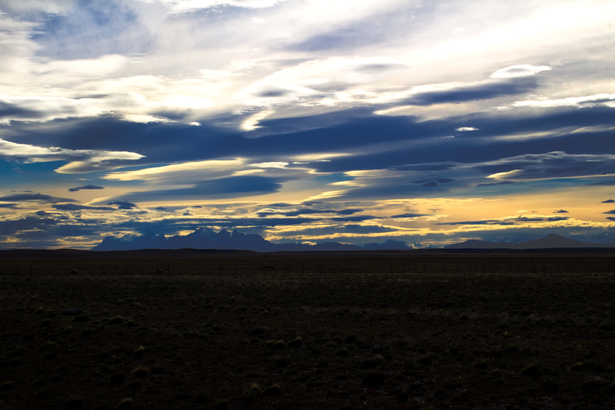 Canon EOS 100D (EOS Rebel SL1 / EOS Kiss X7) + Canon EF 40mm F2.8 STM sample photo. Colorful sunset photography