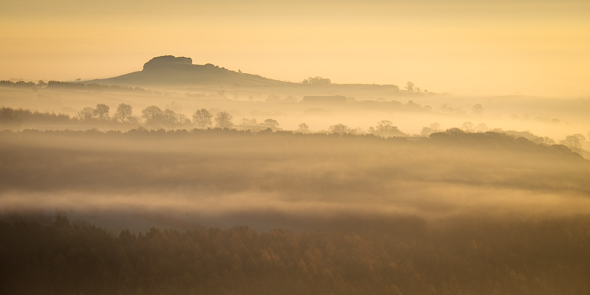 Fujifilm XF 55-200mm F3.5-4.8 R LM OIS sample photo. Almscliff crag misty morning photography