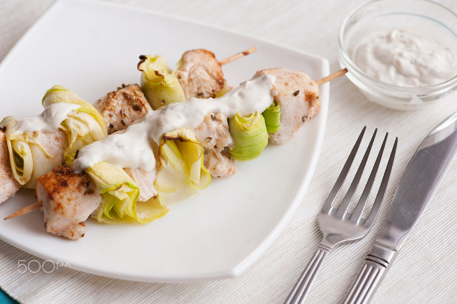 Nikon AF-S Micro-Nikkor 105mm F2.8G IF-ED VR sample photo. Grilled chicken and zucchini with white sauce on wooden skewers photography