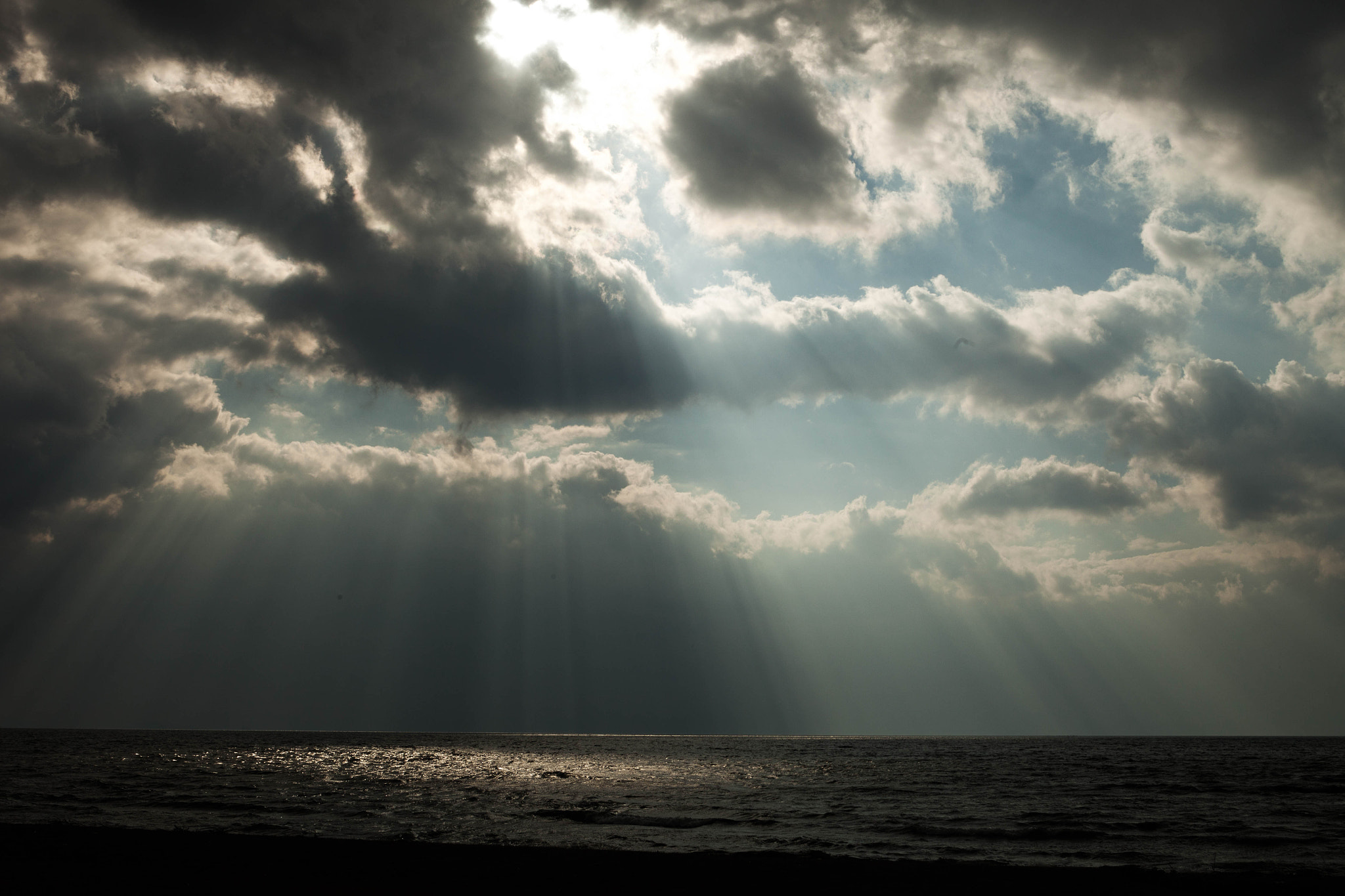 Canon EOS 5D Mark II + EF28-70mm f/2.8L USM sample photo. Crepuscular rays photography