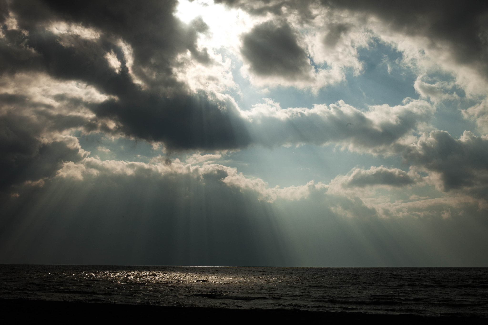 Canon EOS 5D Mark II sample photo. Crepuscular rays photography