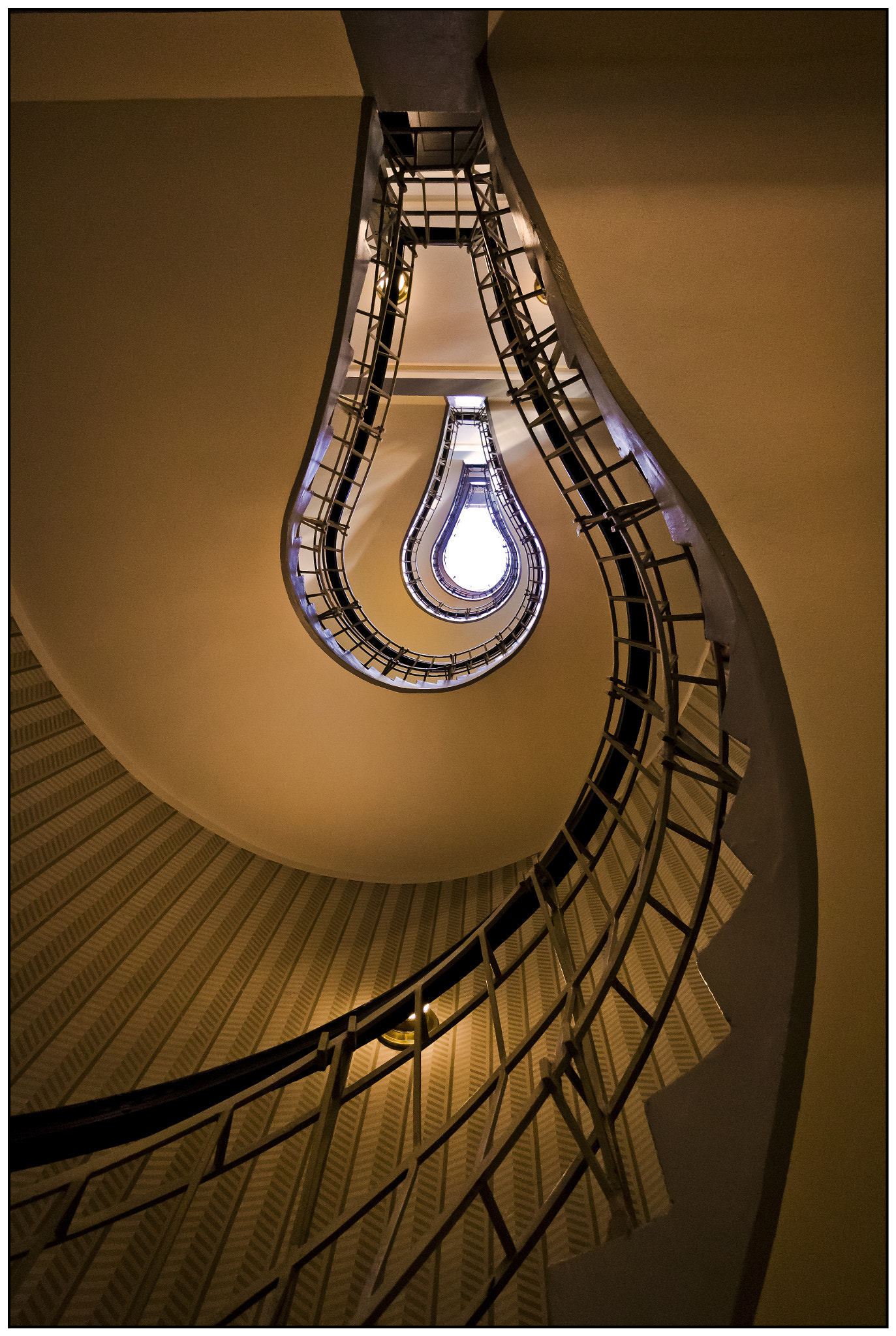 Canon EF-M 11-22mm F4-5.6 IS STM sample photo. The house of the black madonna, prague. photography