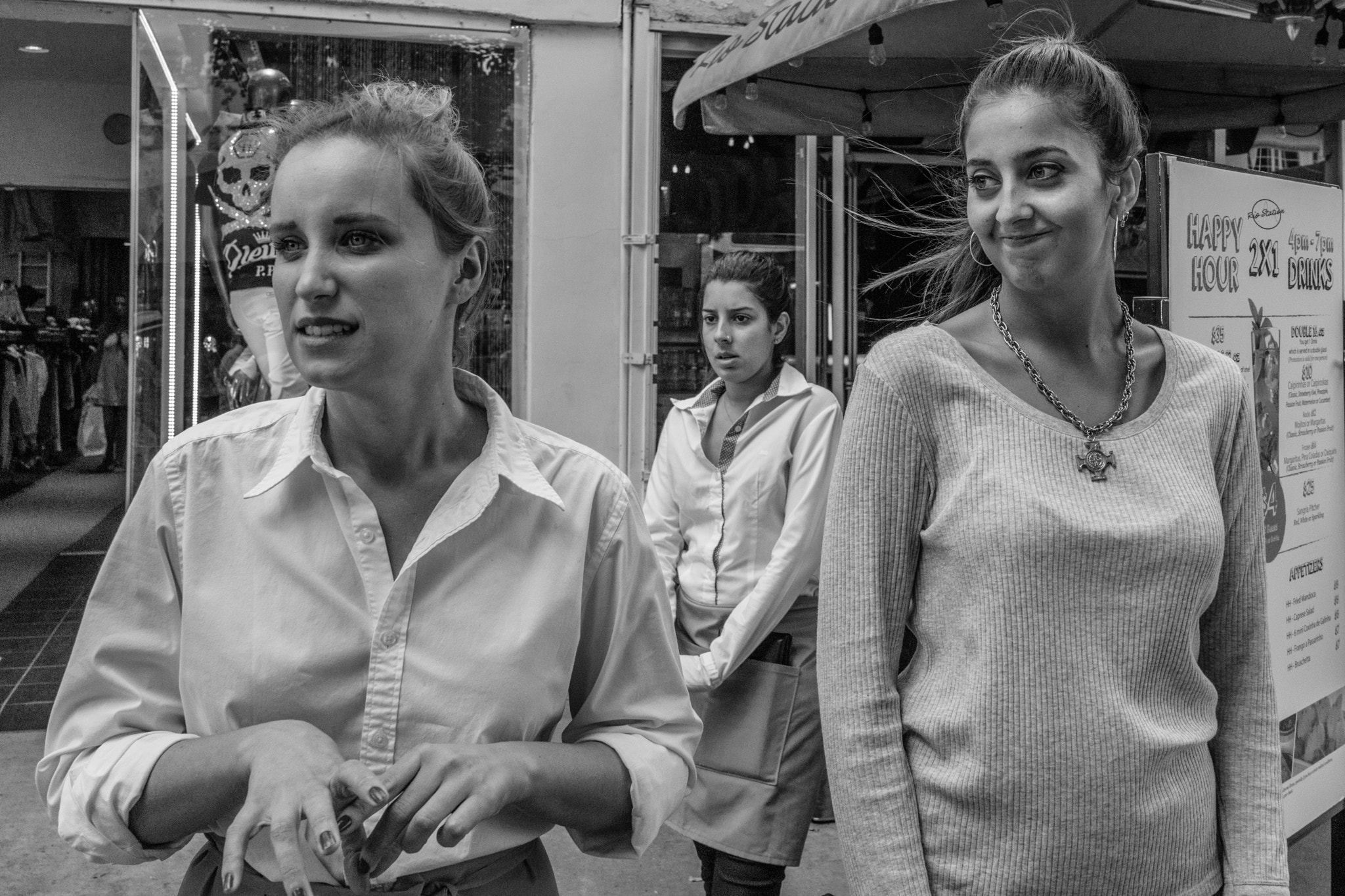 35mm F2.0 sample photo. People of miami - happy hour... photography