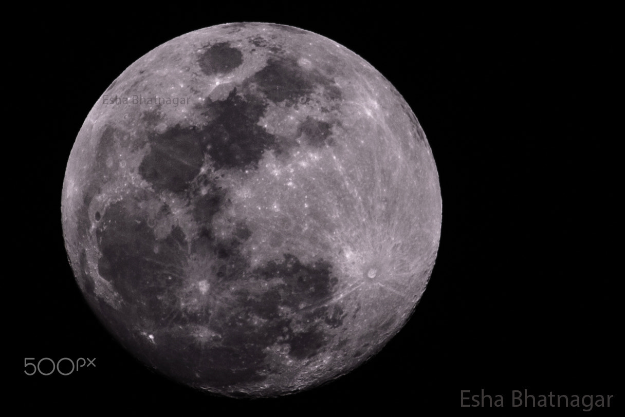 Nikon D610 + Nikon AF-S Nikkor 200-500mm F5.6E ED VR sample photo. A close view of moon photography