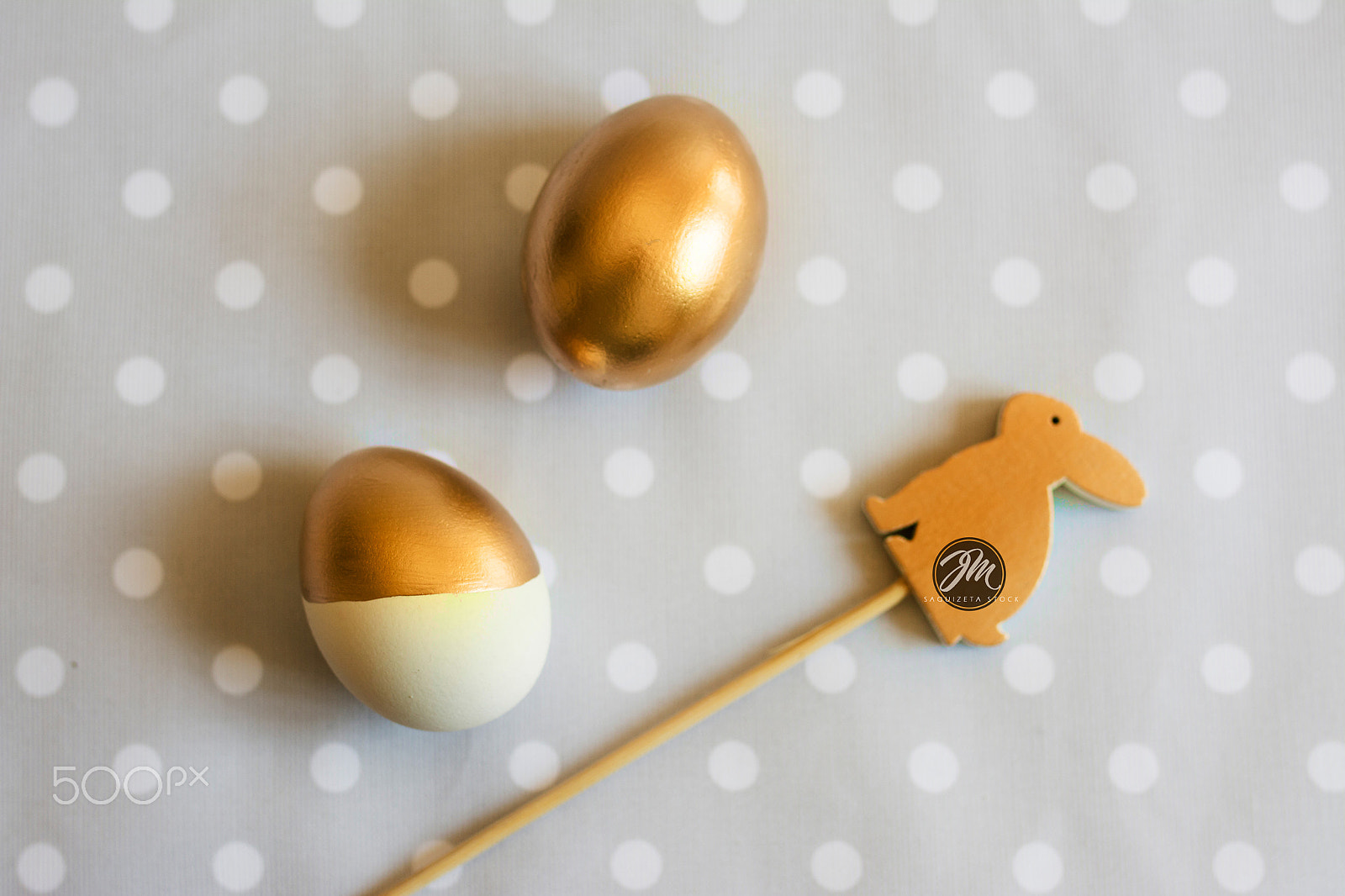 Nikon D7100 + Sigma 35mm F1.4 DG HSM Art sample photo. Gold easter egg and wood rabbit decorated, from above photography