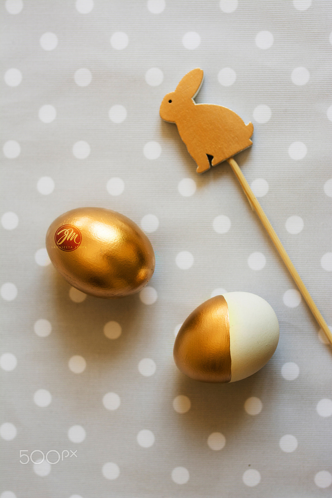 Nikon D7100 + Sigma 35mm F1.4 DG HSM Art sample photo. Gold easter eggs and wood rabbit decorated, from above photography