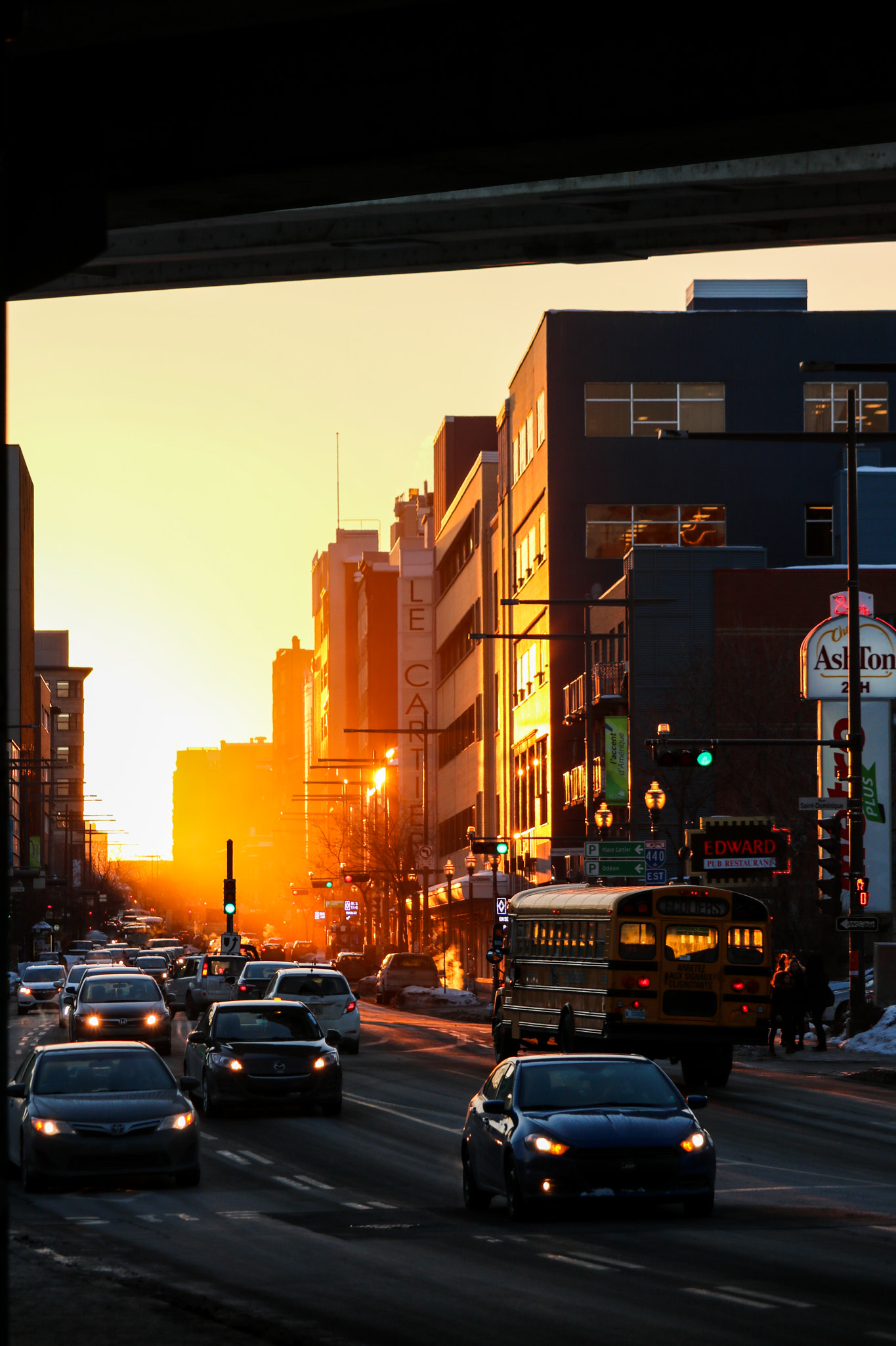 Canon EF-S 55-250mm F4-5.6 IS STM sample photo. Traffic in the city 2 photography