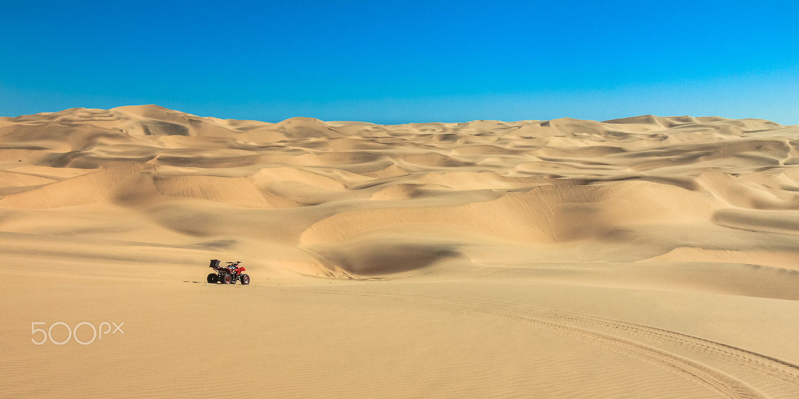 Canon EOS 550D (EOS Rebel T2i / EOS Kiss X4) sample photo. Quad driving in sand desert. atv in middle of nowhere. photography