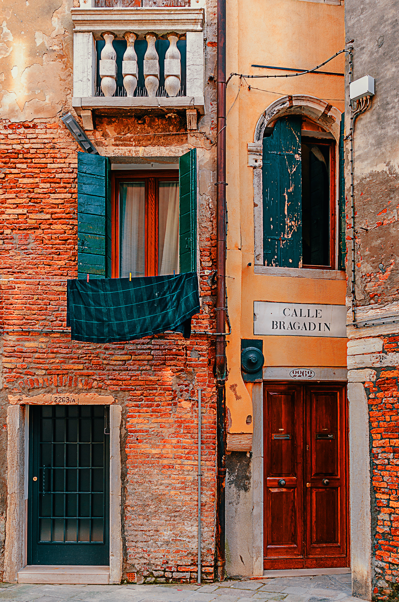 Nikon AF Nikkor 24-85mm F2.8-4D IF sample photo. Venice doors photography