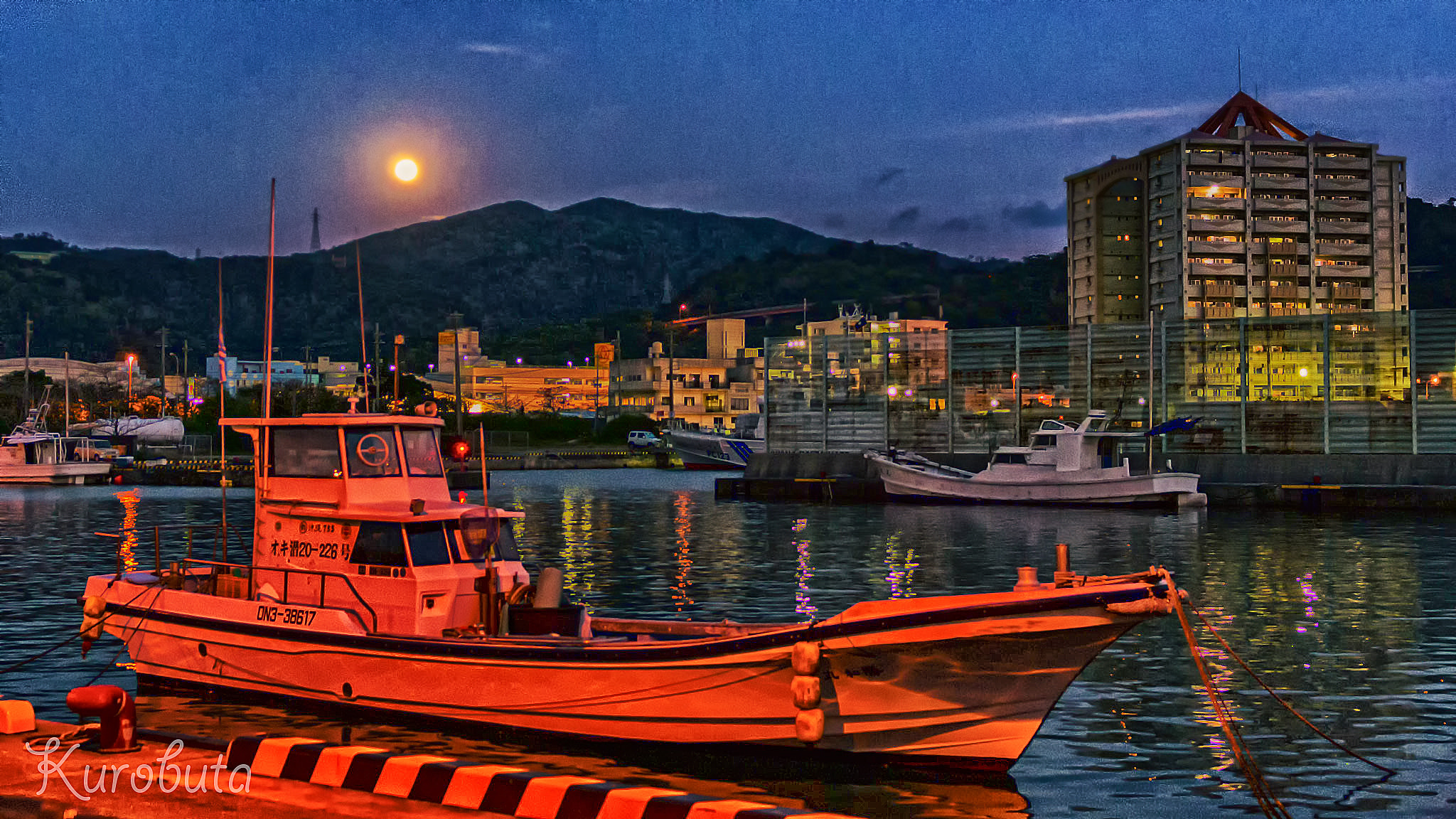 Pentax K-5 II + Pentax smc FA 31mm F1.8 AL Limited sample photo. Moon and fishing port photography