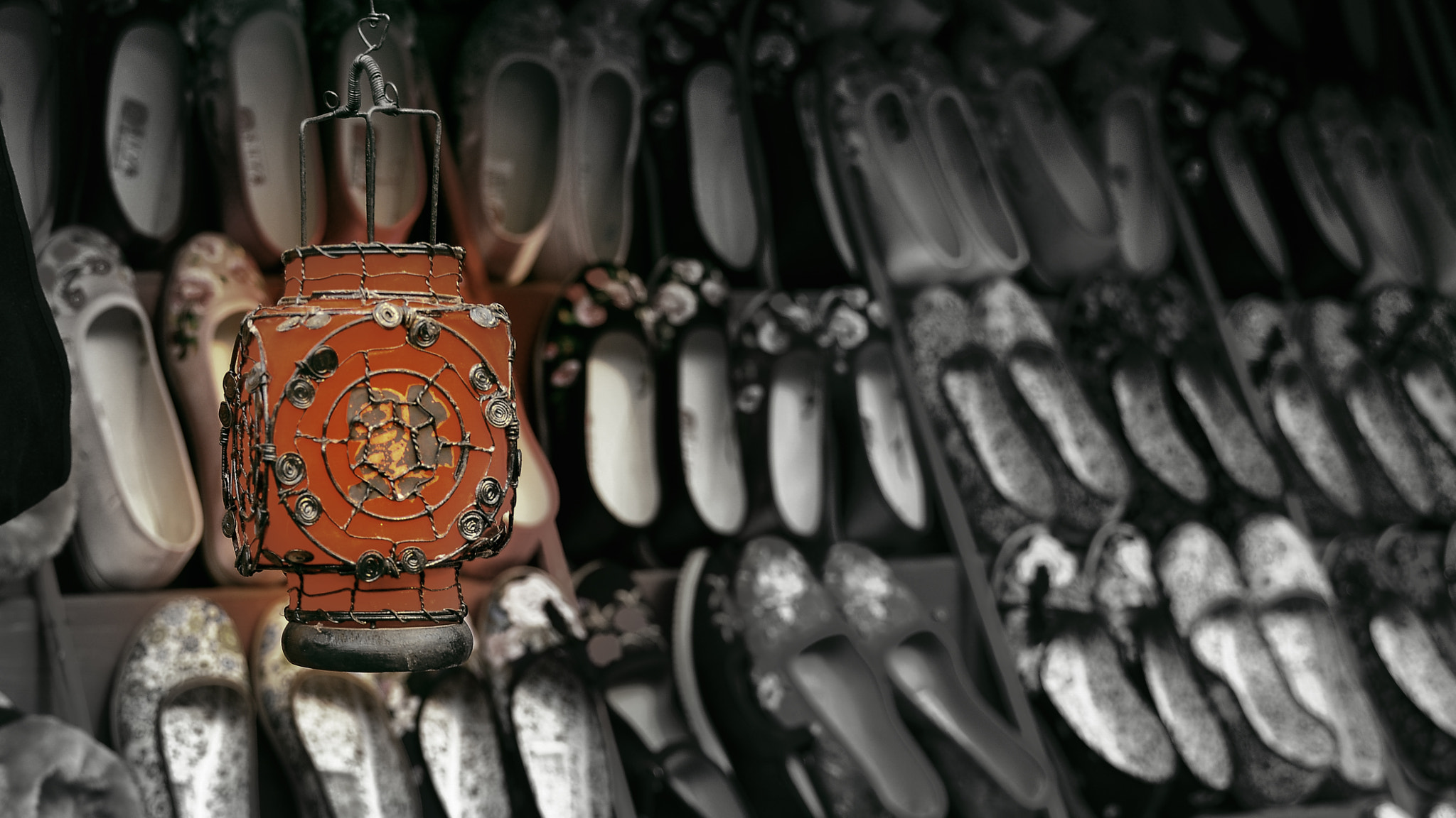 Sigma 18-200mm F3.5-6.3 DC OS HSM sample photo. Chinese lantern photography
