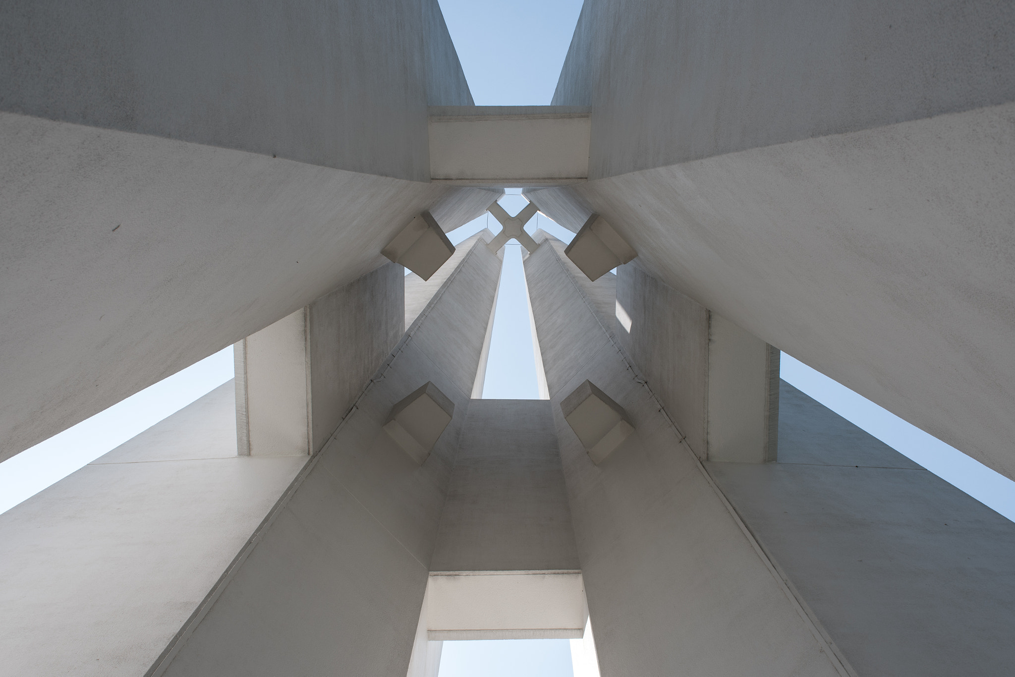 Nikon AF-S Nikkor 24-70mm F2.8G ED sample photo. Symmetry photography