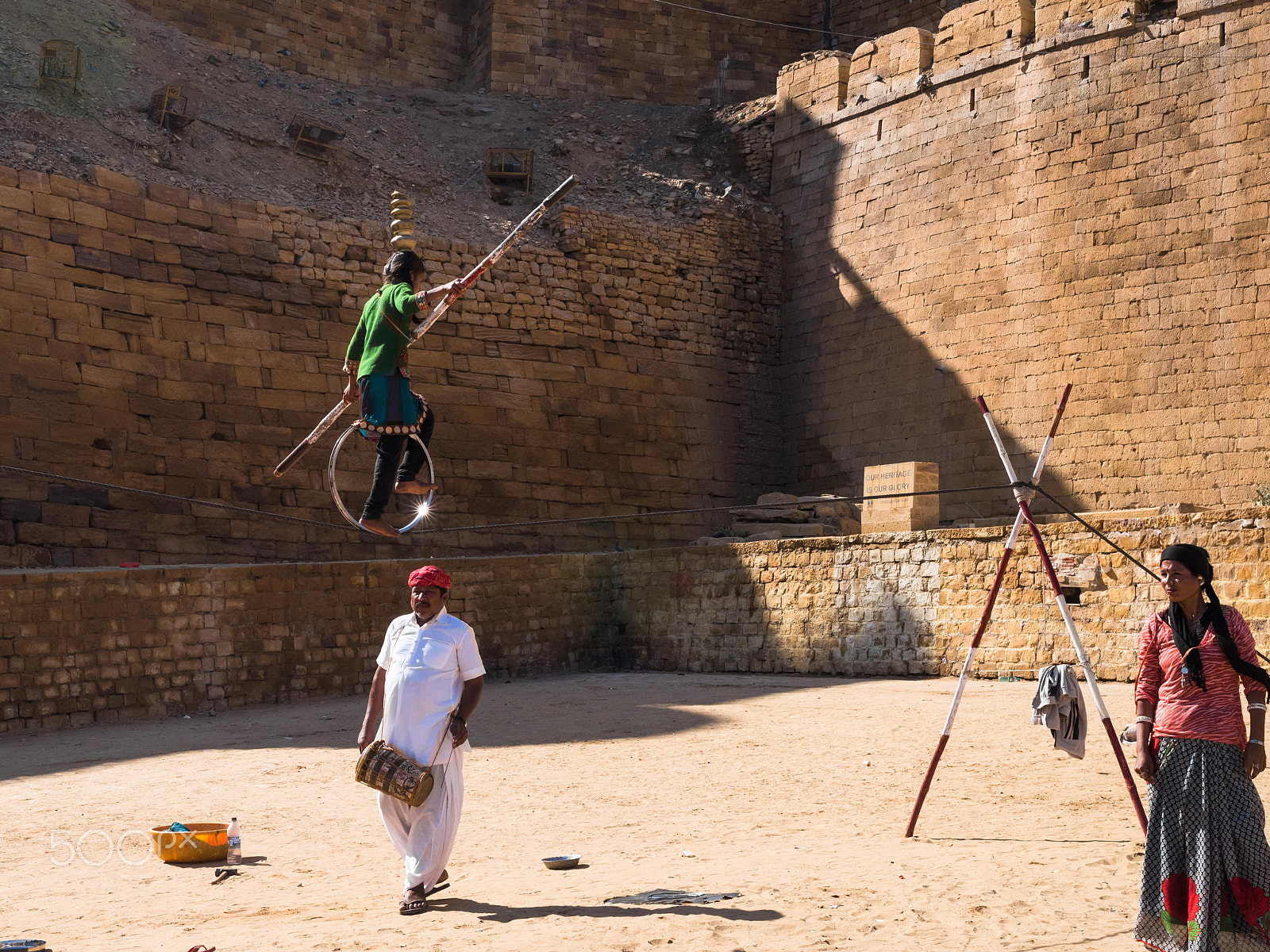 Nikon AF-S Nikkor 200-400mm F4G ED-IF VR sample photo. Acrobatics in jaisalmer fort, india photography