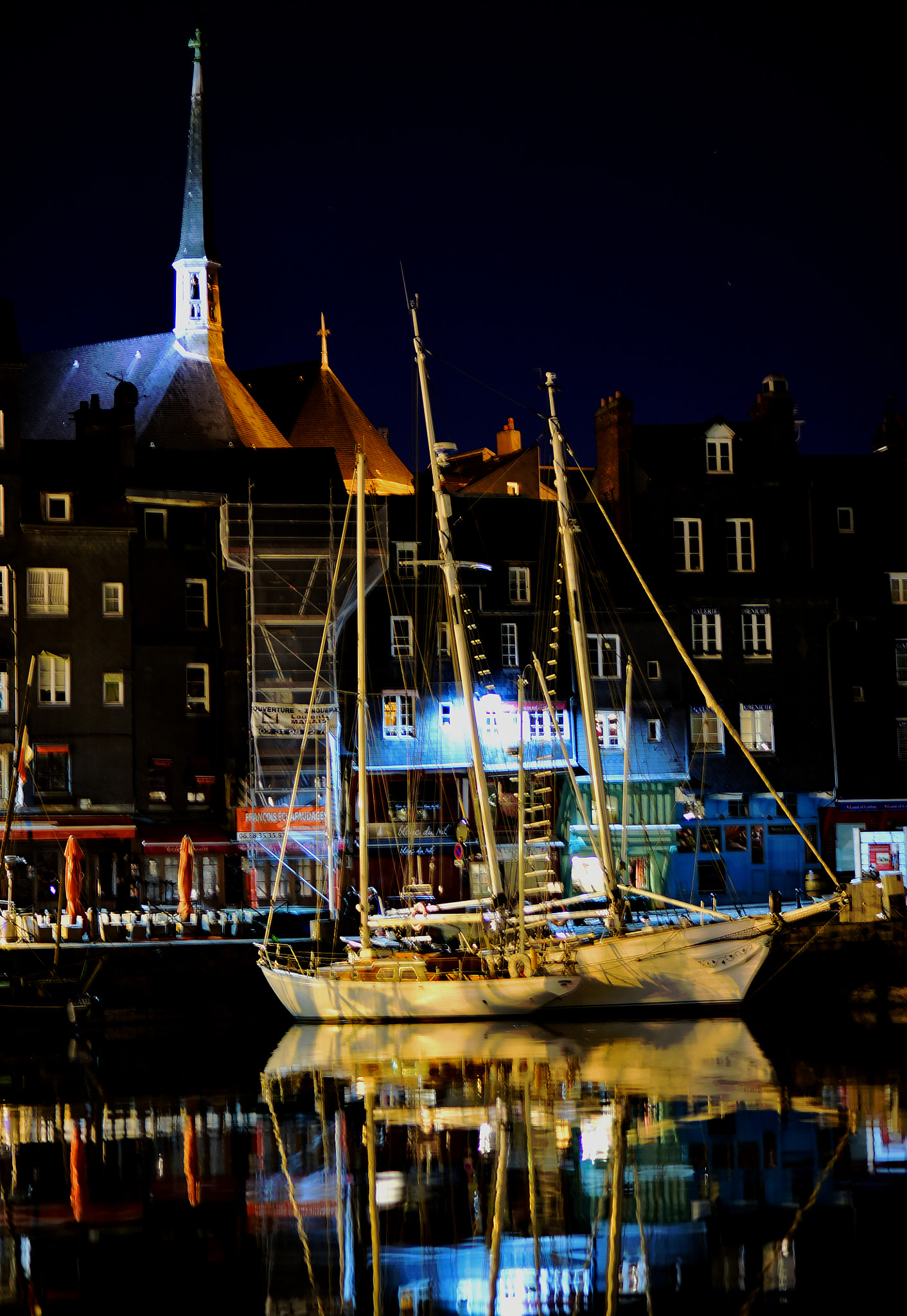 Nikon AF Nikkor 85mm F1.8D sample photo. La nuit du clocher photography