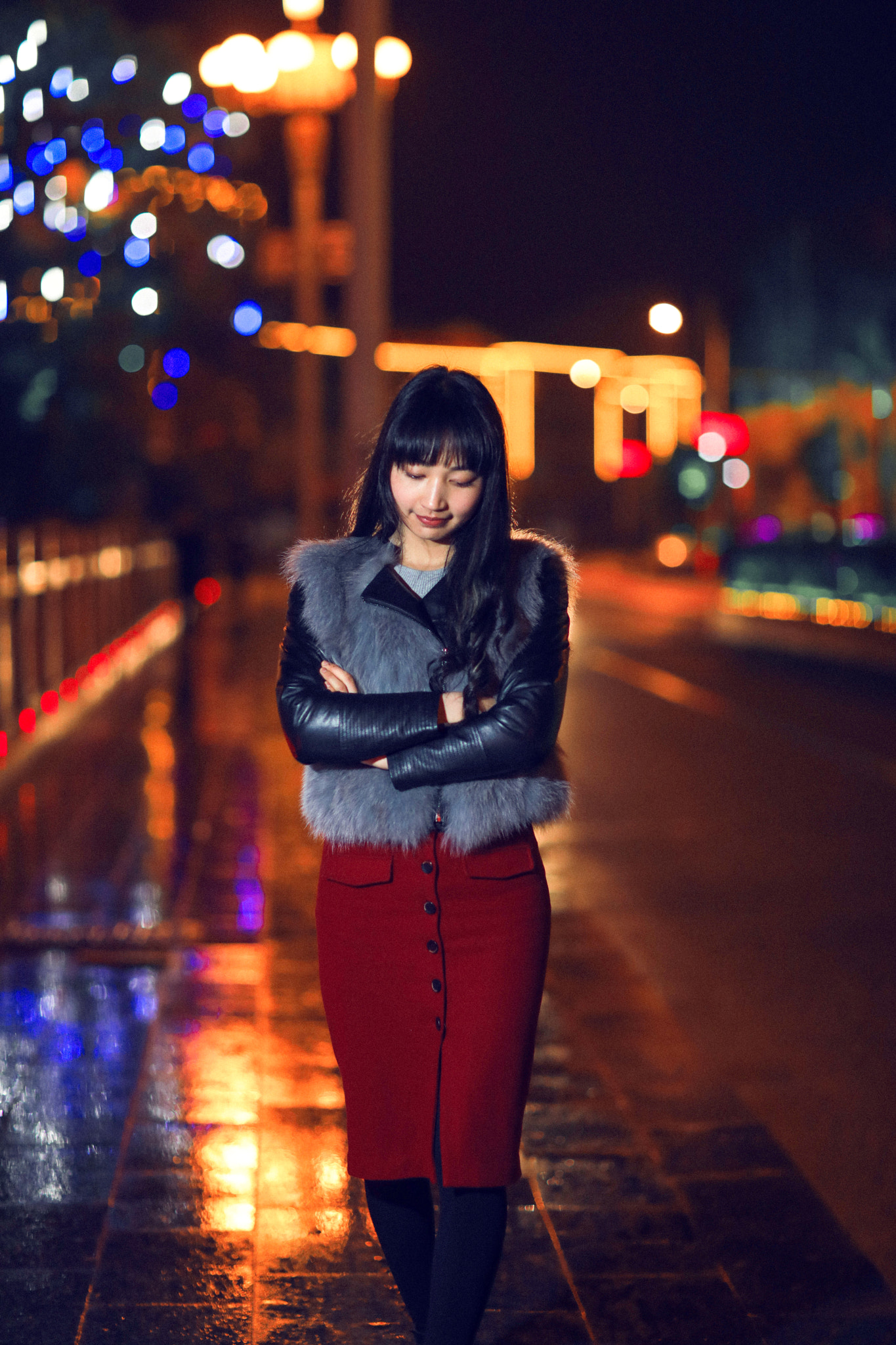 Canon EF 85mm F1.2L II USM sample photo. 霓虹。girl photography