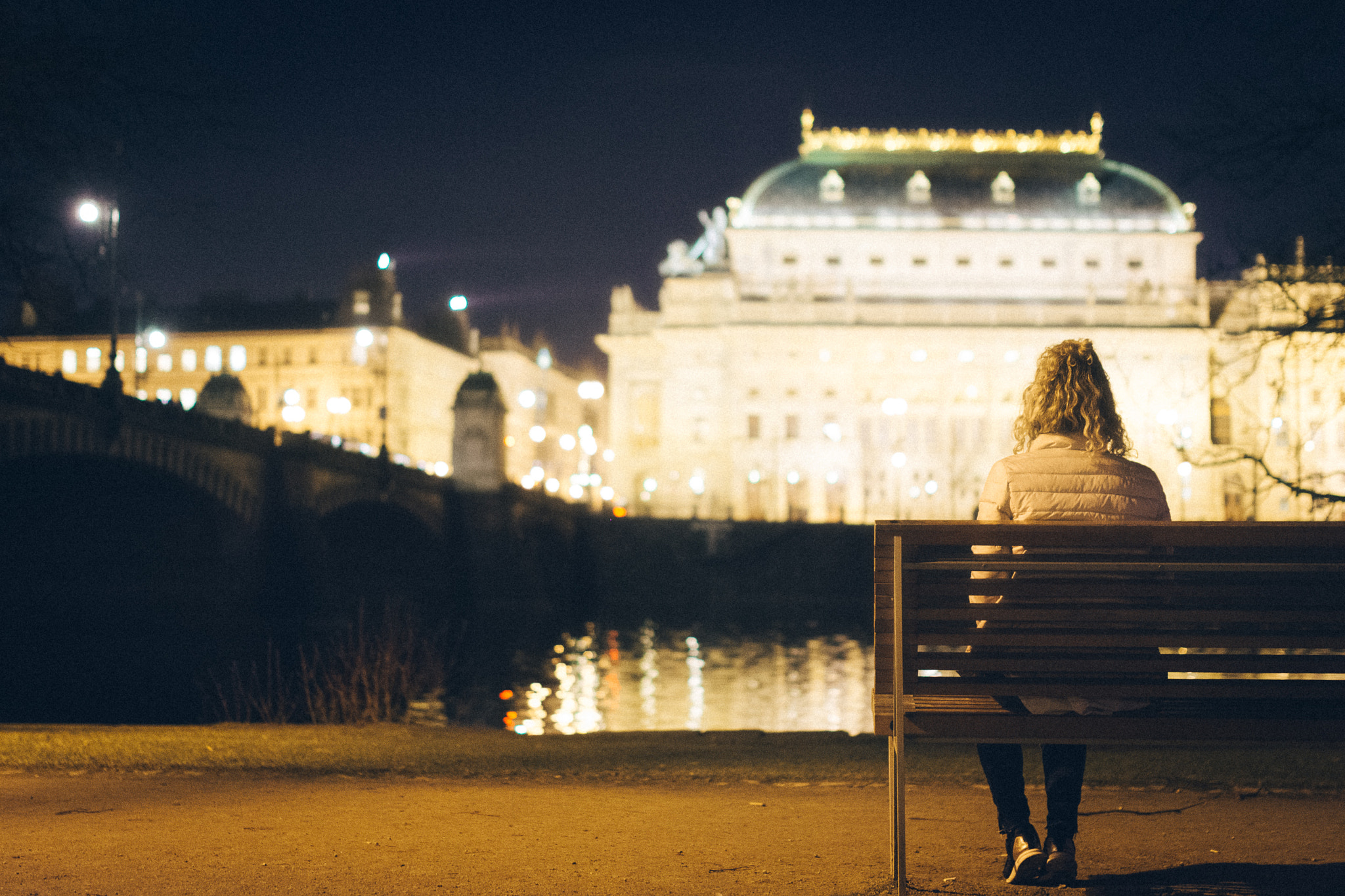 Nikon D7200 + Sigma 35mm F1.4 DG HSM Art sample photo. Girl looking at the national theatre of prague photography