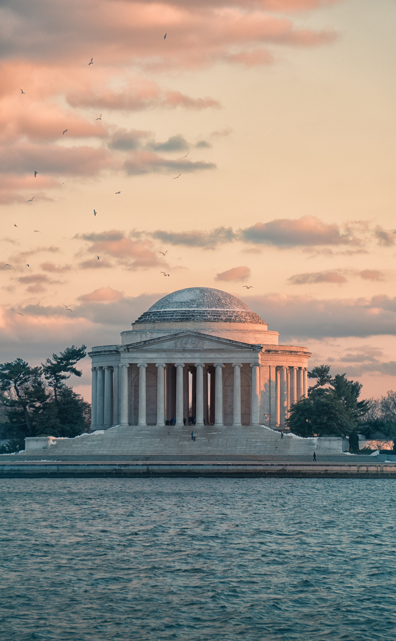 Sony a6300 + Sony E 55-210mm F4.5-6.3 OSS sample photo. Jefferson memorial photography