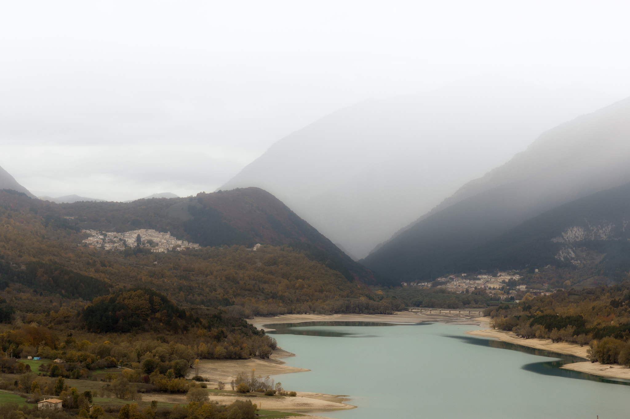 Sigma 17-70mm F2.8-4 DC Macro OS HSM sample photo. Drops the fog photography