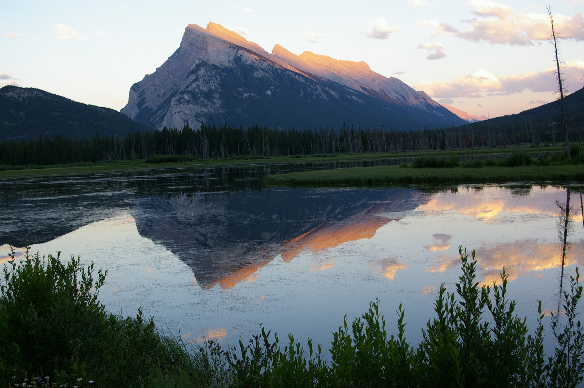 Pentax K100D + Pentax smc DA 18-55mm F3.5-5.6 AL sample photo. Summer sunset mt rundel and vermillion lakes-1 photography