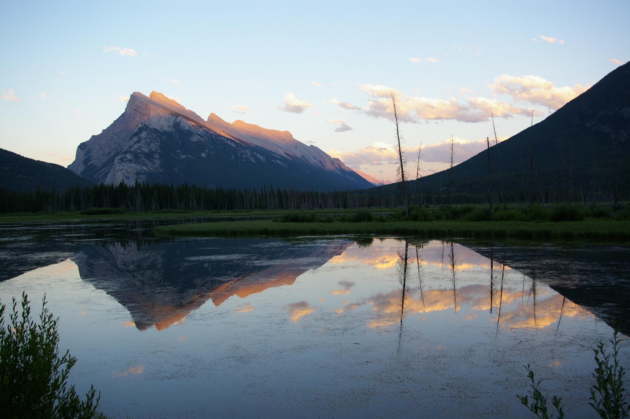 Pentax K100D + Pentax smc DA 18-55mm F3.5-5.6 AL sample photo. Summer sunset mt rundel and vermillion lakes-2 photography