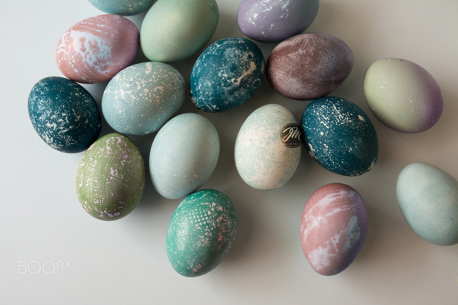 Nikon D7100 + Tamron SP AF 17-50mm F2.8 XR Di II VC LD Aspherical (IF) sample photo. Easter eggs painted in pastel colors scattered photography